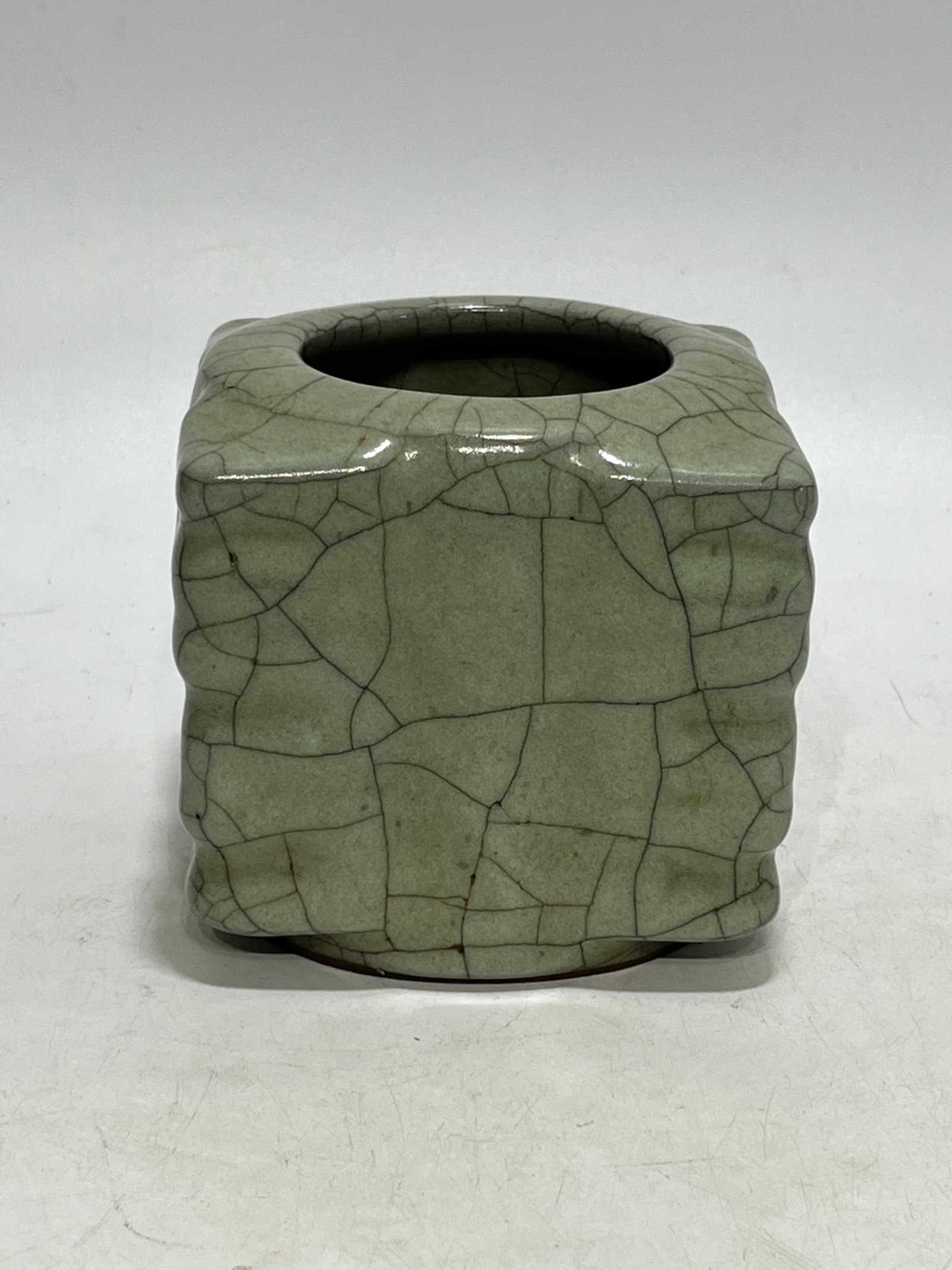 An Exquisite Ge yao Jar (1 of 11)