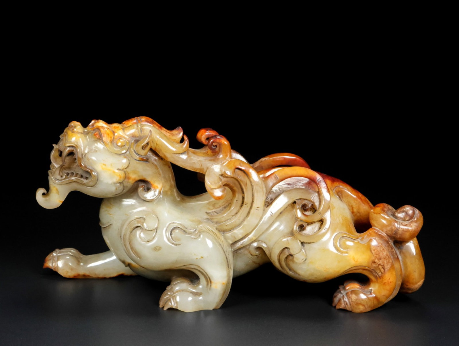 An Archaic Gaogu yu Wealth-Attracting Creature Ornament: An Archaic Gaogu yu Wealth-Attracting Creature Ornament,Ancient Time, China, Size:8.7inx3.5inx4.3in, Weight:1840g 高古玉貔貅摆件,中国远Ö
