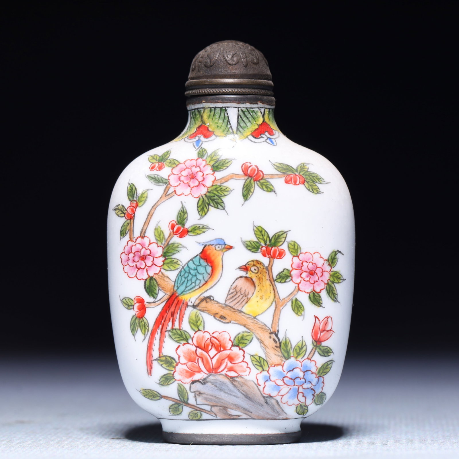 An Exquisite Painted Enamel Flower and Bird Pattern Snuff Bottle: An Exquisite Painted Enamel Flower and Bird Pattern Snuff Bottle,Qing Dynasty,China,Qianlong Four-character Mark,Size:1.8inx0.8inx2.8in,Weight:73g 画珐琅花鸟纹Ɨ