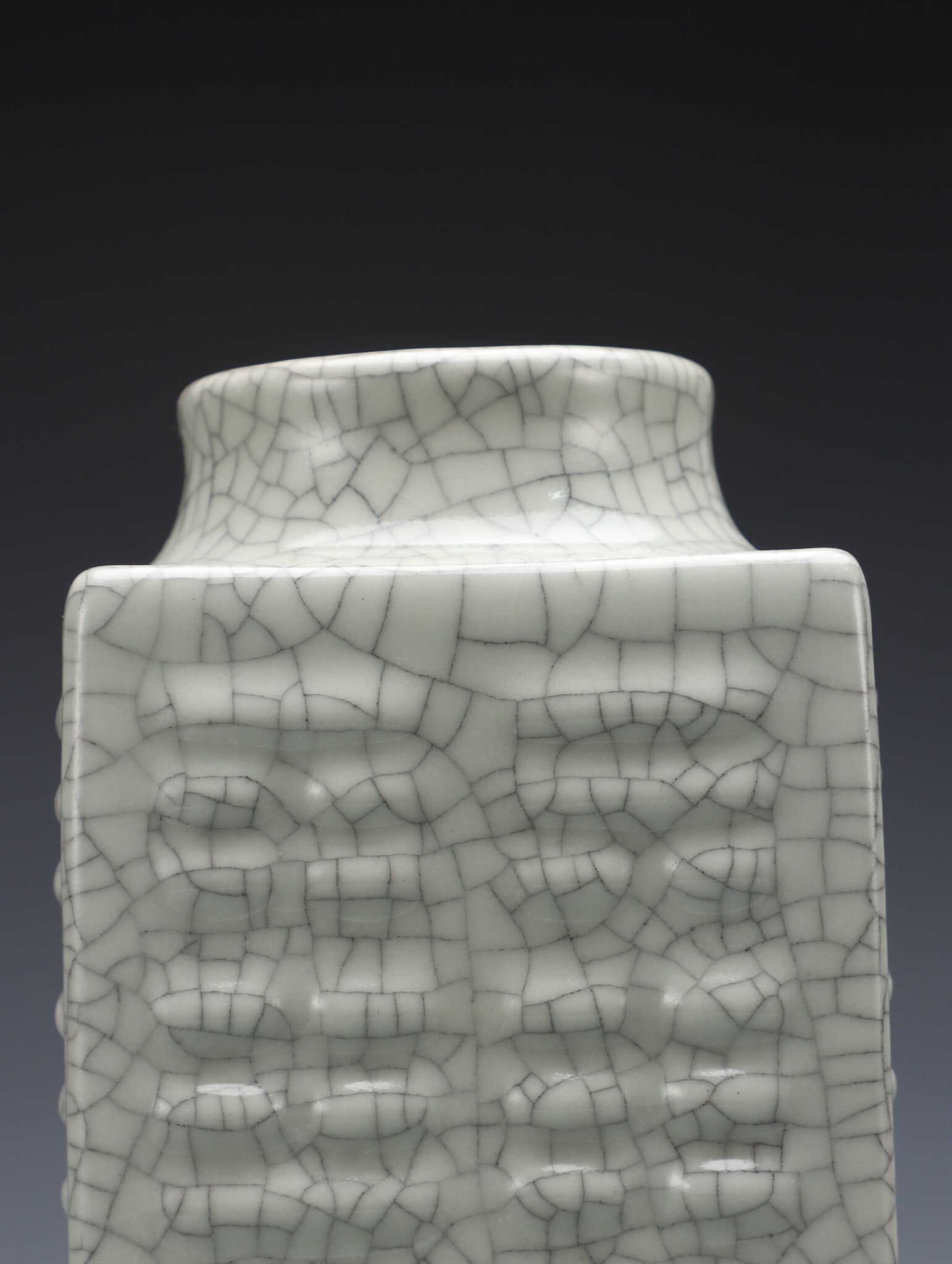 An Exquisite White Glazed Vase - 2