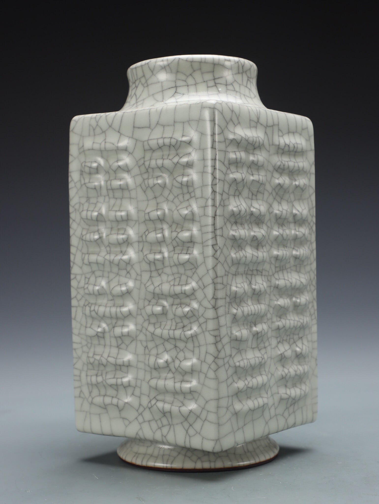 An Exquisite White Glazed Vase - 3