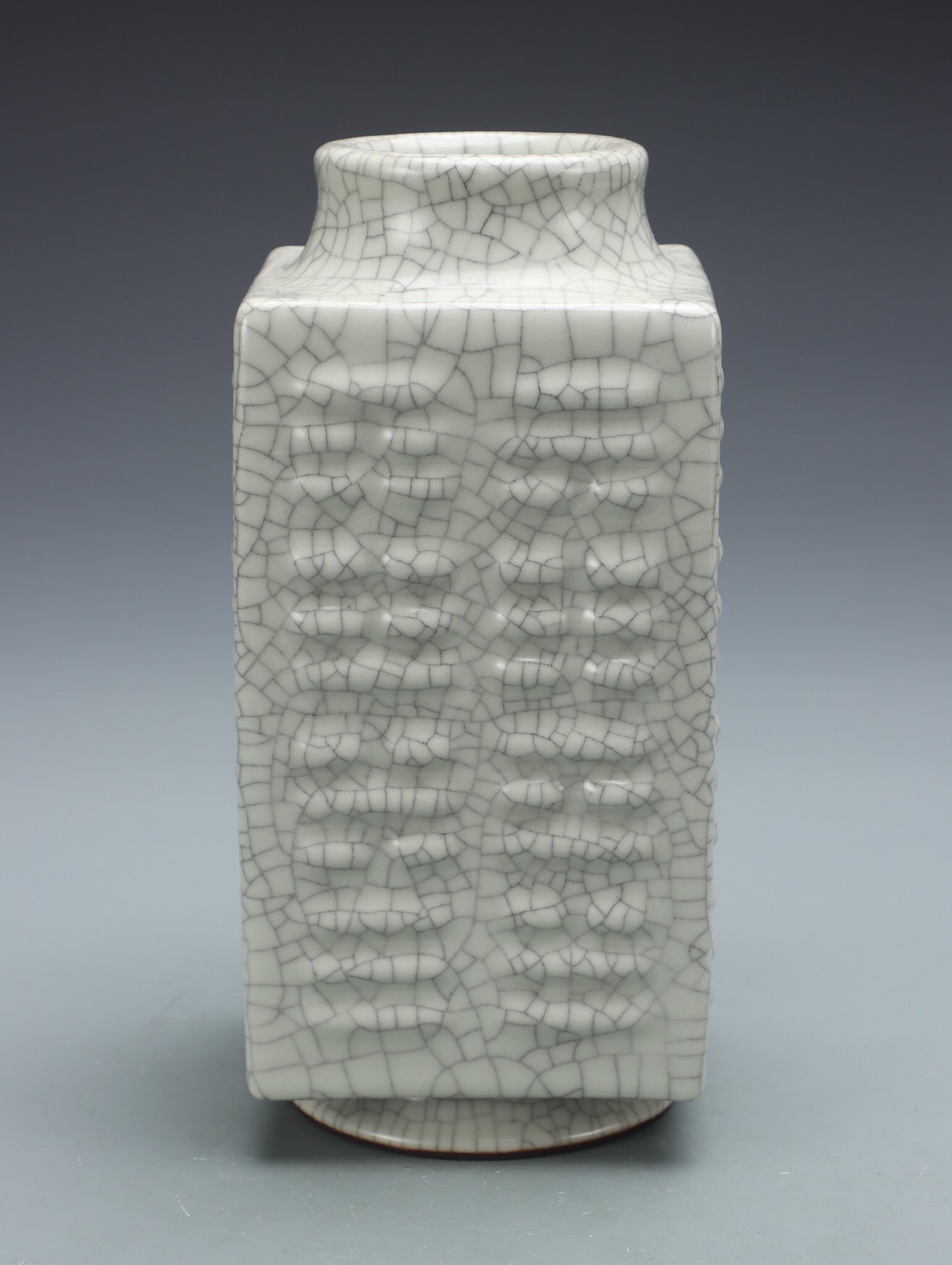 An Exquisite White Glazed Vase - 4