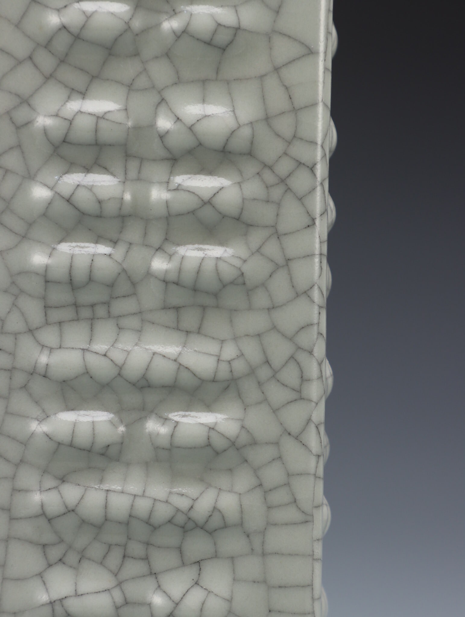 An Exquisite White Glazed Vase - 5
