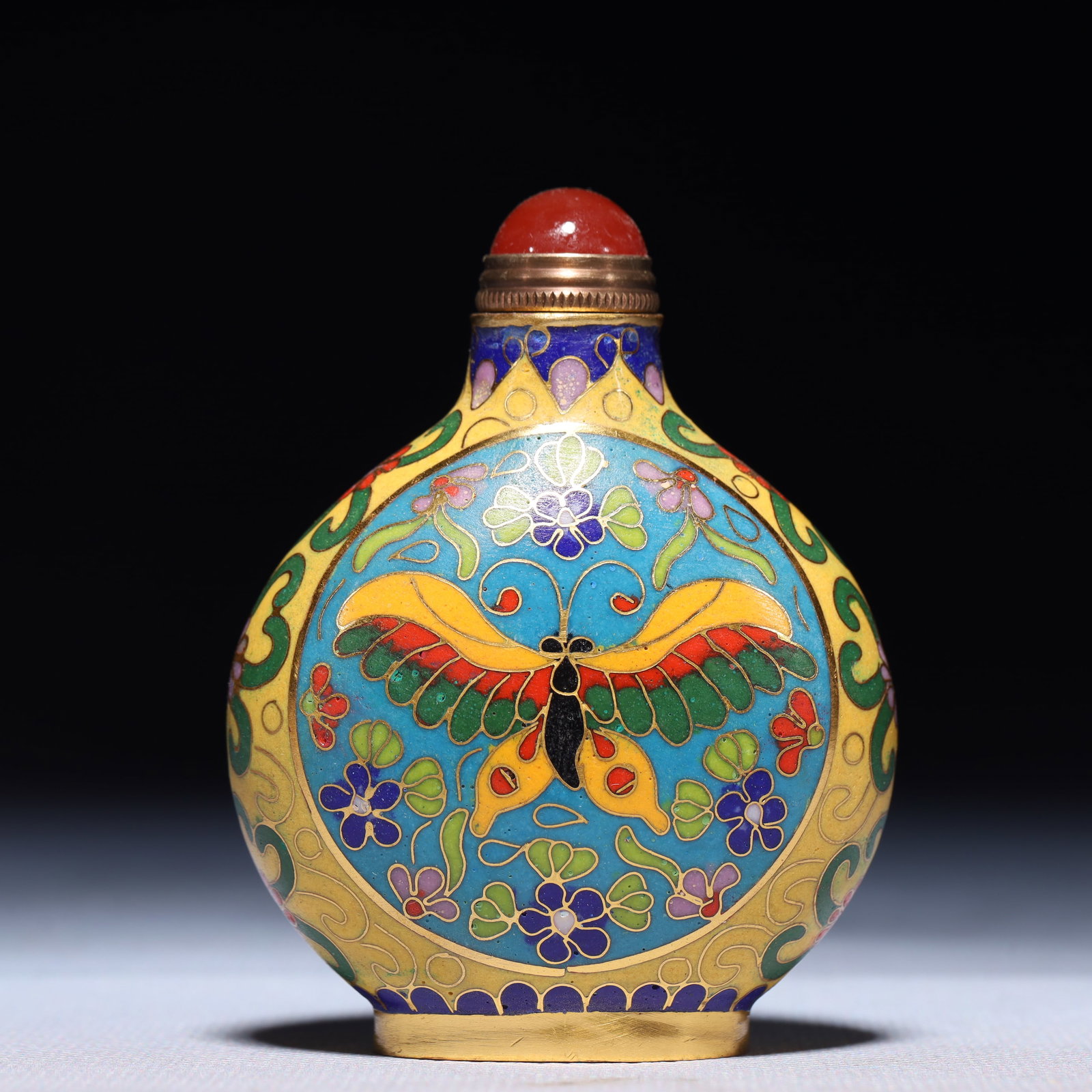 An Exquisite Cloisonne Flower and Butterfly Pattern Snuff Bottle: An Exquisite Cloisonne Flower and Butterfly Pattern Snuff Bottle,Qing Dynasty,China,Size:2.2inx1.2inx3in,Weight:78.4g