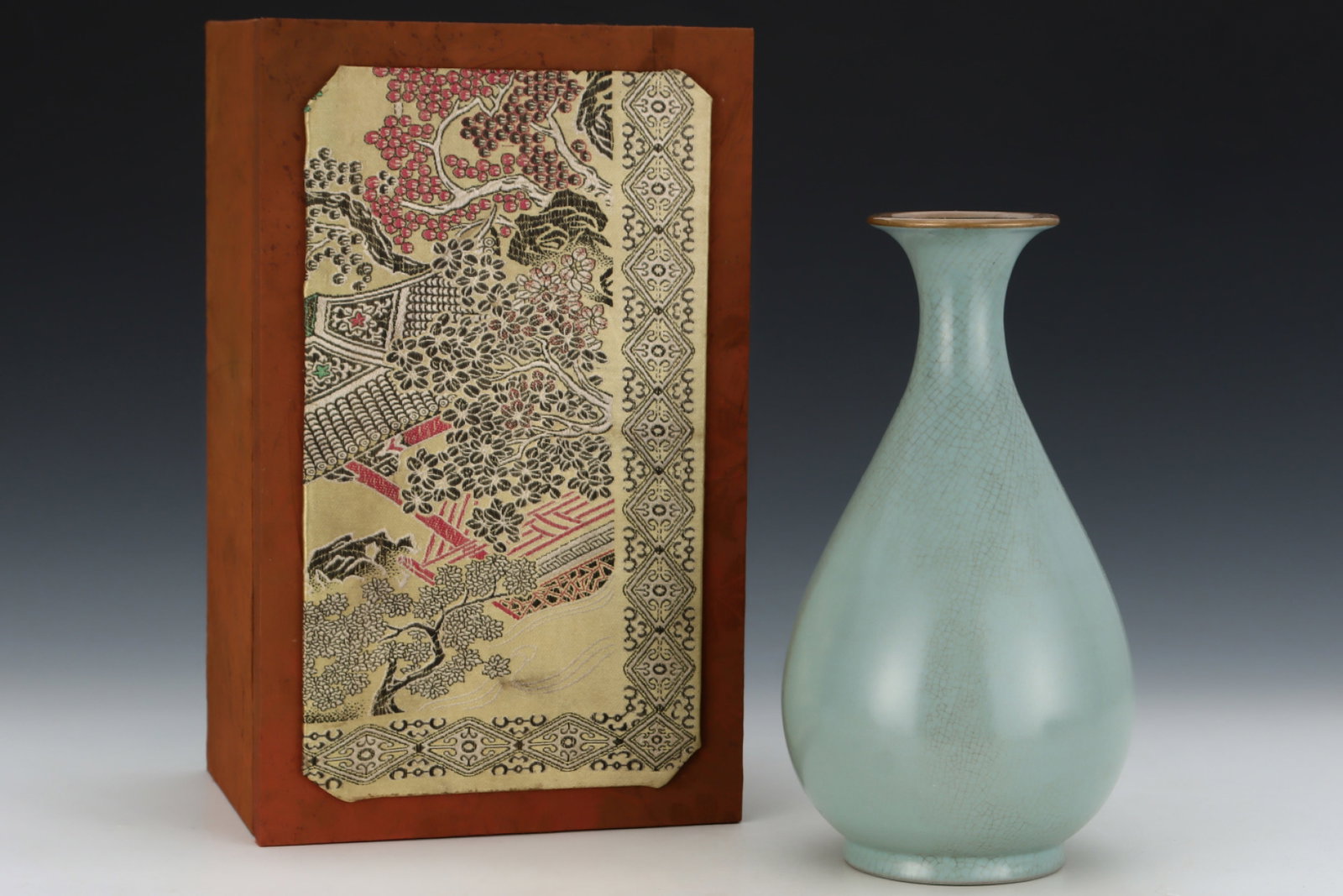 An Exquisite Ru yao Sky Blue Glazed Cover with Gold Vase,with an Imperial Poem by Emperor Qianlong: An Exquisite Ru yao Sky Blue Glazed Cover with Gold Vase,with an Imperial Poem by Emperor Qianlong,Song Dynasty,China,Size:11.1inx6.1in