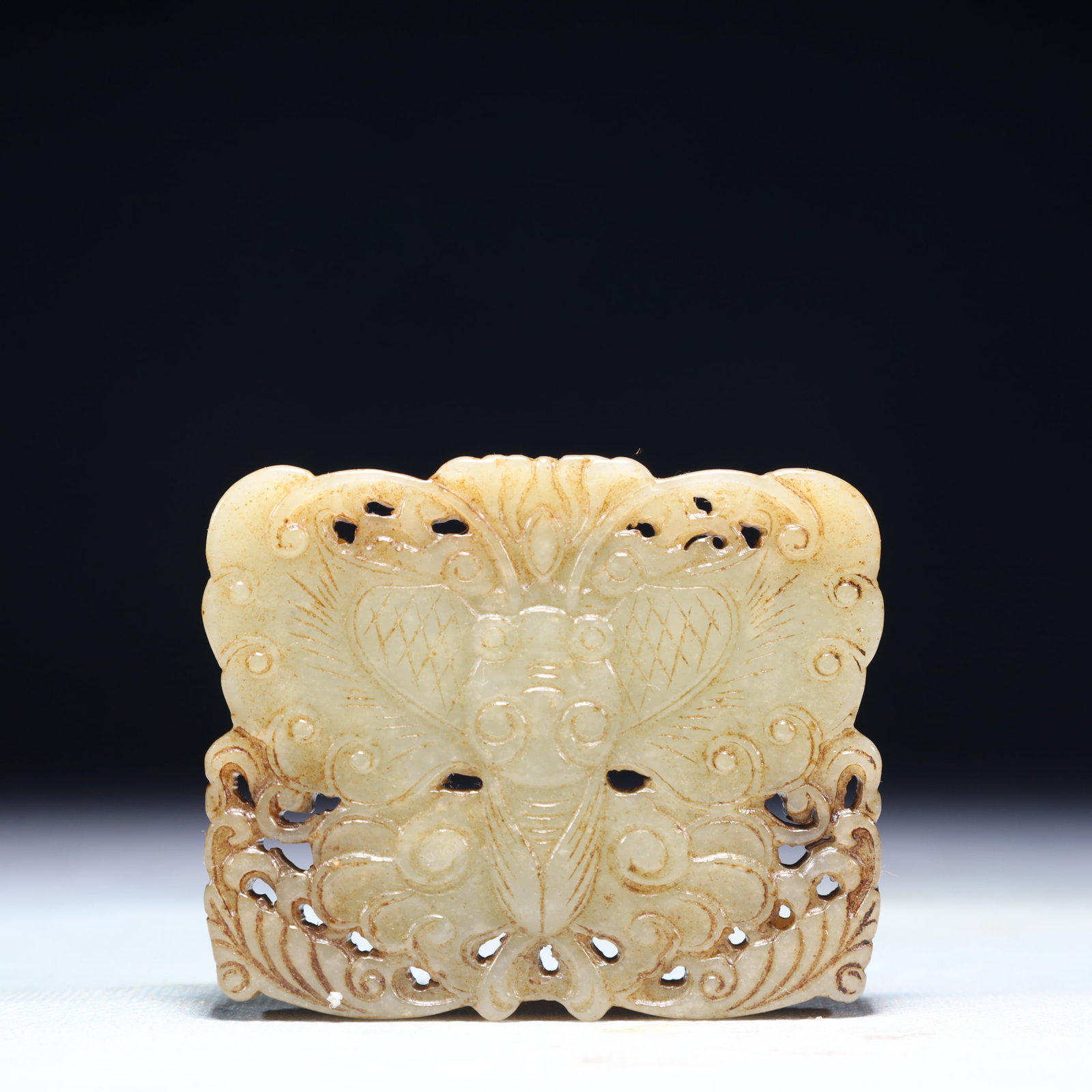 An Exquisite White Jade Butterfly Pattern Pendant: An Exquisite White Jade Butterfly Pattern Pendant,Qing Dynasty,China,Size:2.6inx2.2in,Weight:81.2g 白玉蝴蝶纹佩,中国清代