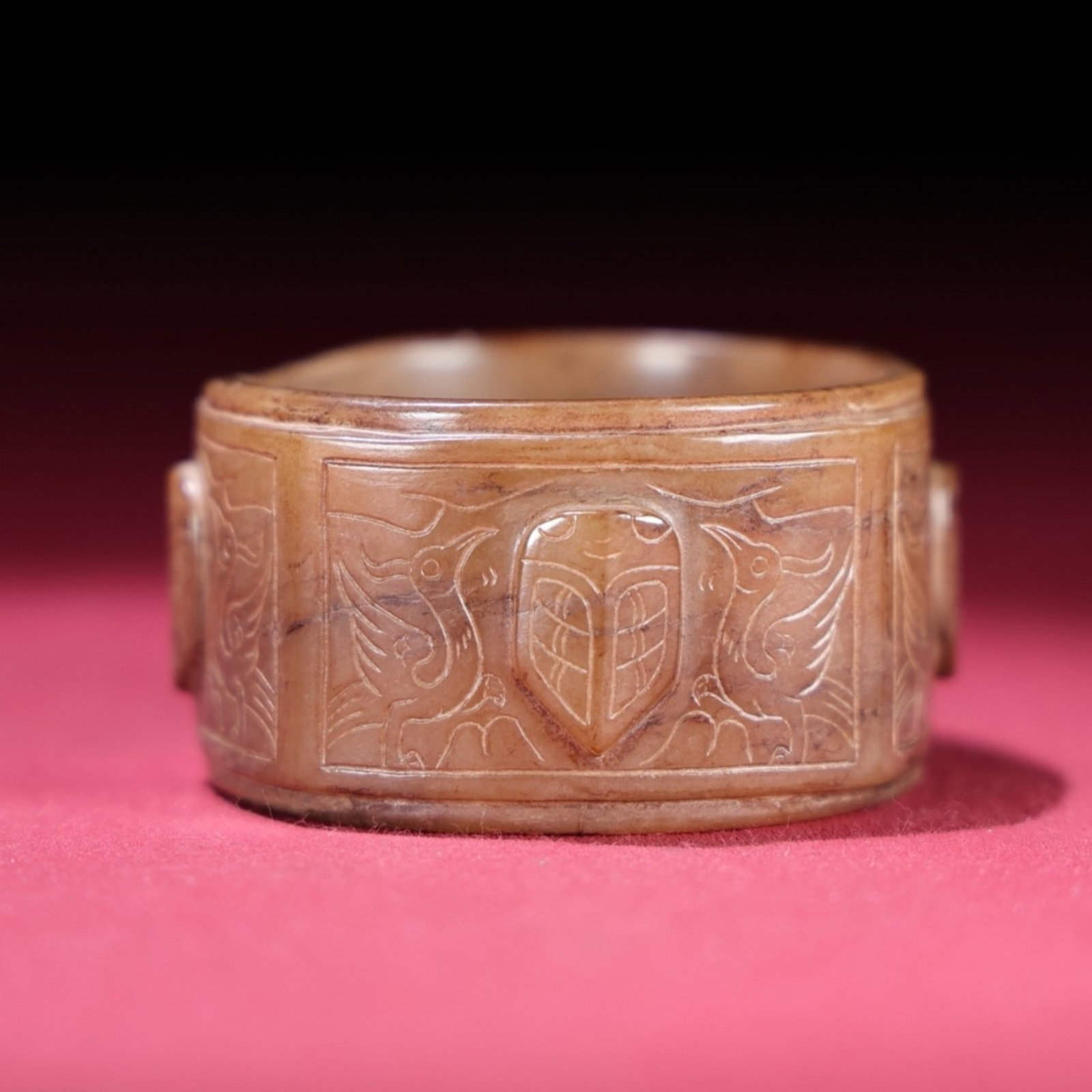 An Exquisite White Jade Phoenix Pattern Thumb Ring: An Exquisite White Jade Phoenix Pattern Thumb Ring,Qing Dynasty,China,Size:2inx1.1in,Weight:46g 白玉凤纹扳指,中国清代