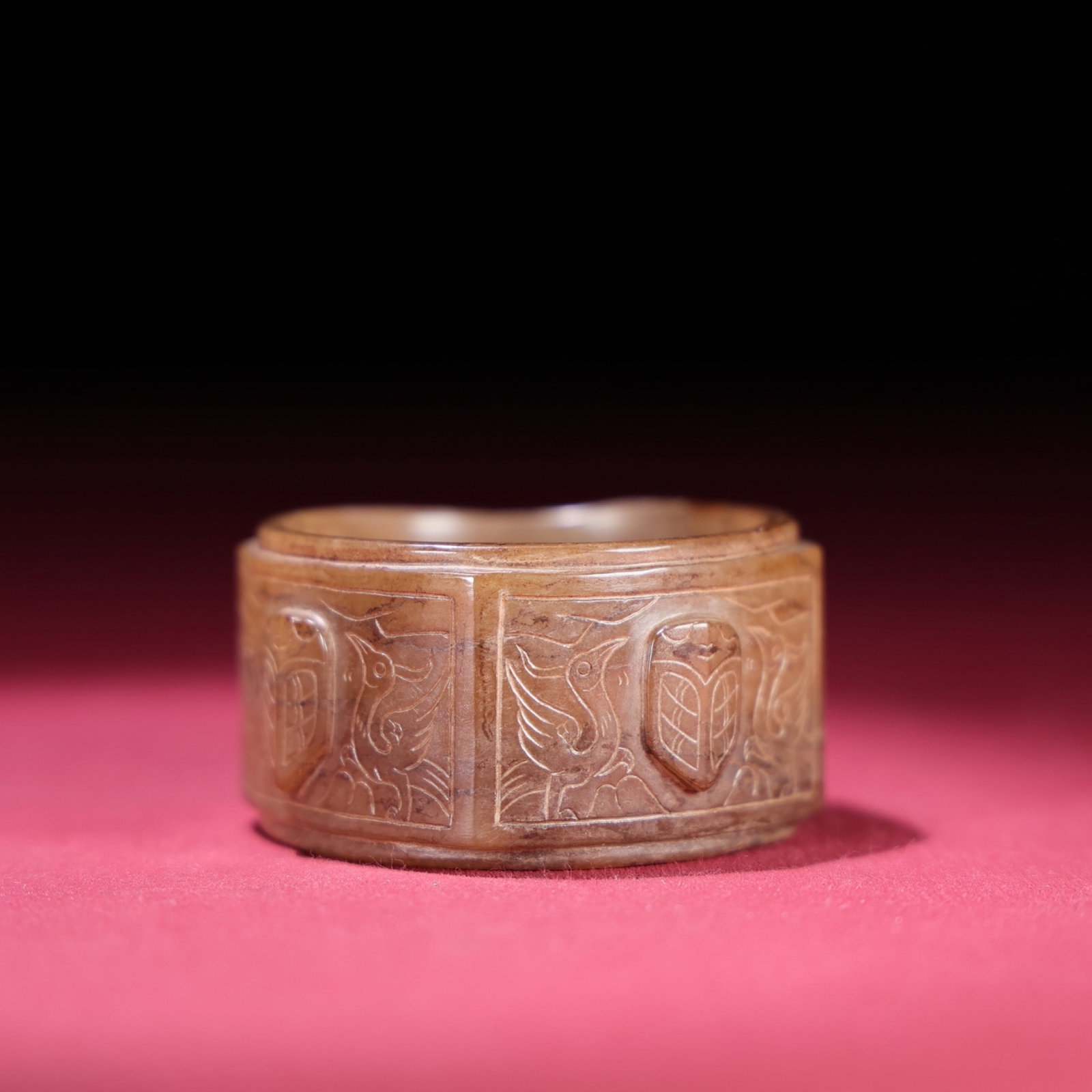 An Exquisite White Jade Phoenix Pattern Thumb Ring - 2