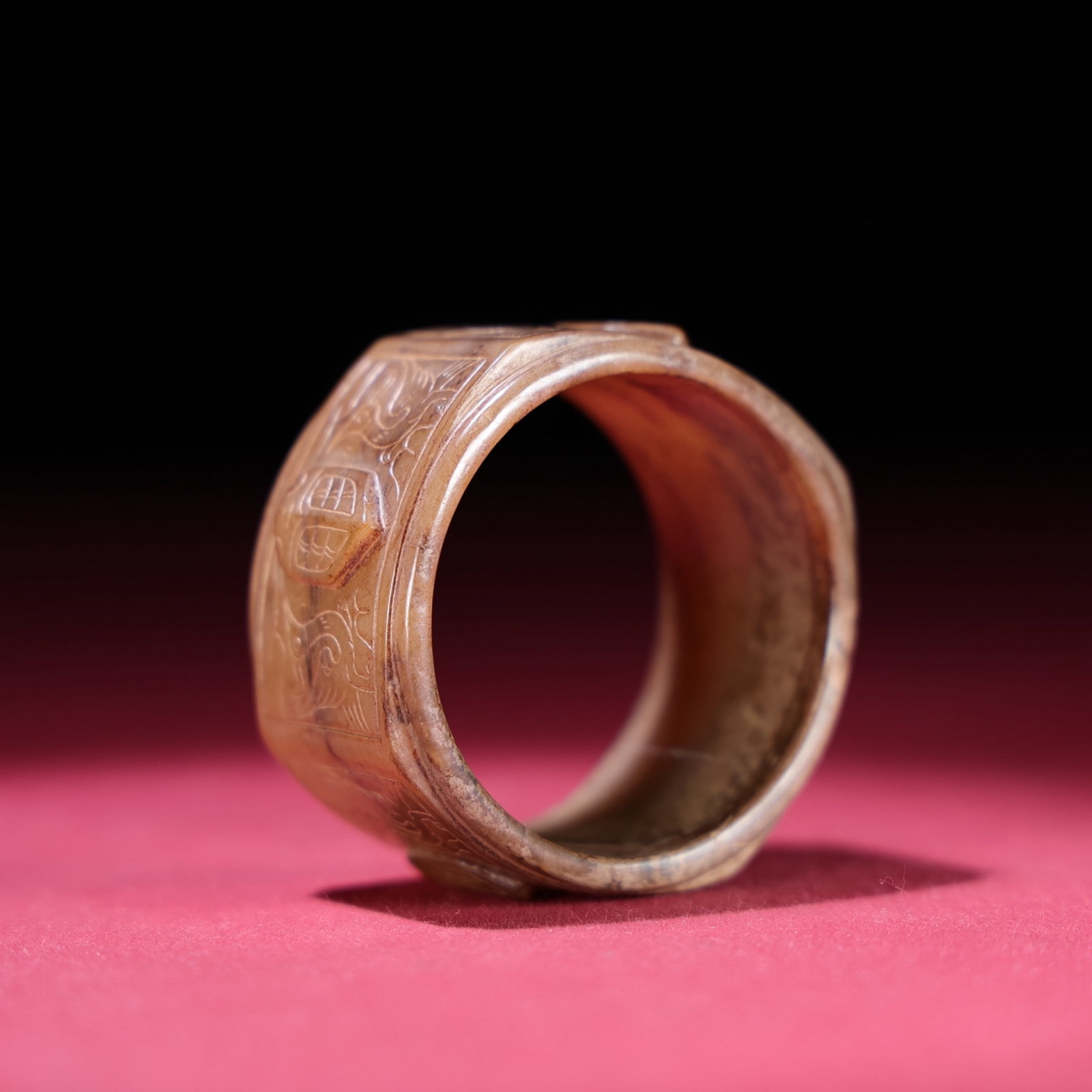 An Exquisite White Jade Phoenix Pattern Thumb Ring - 9