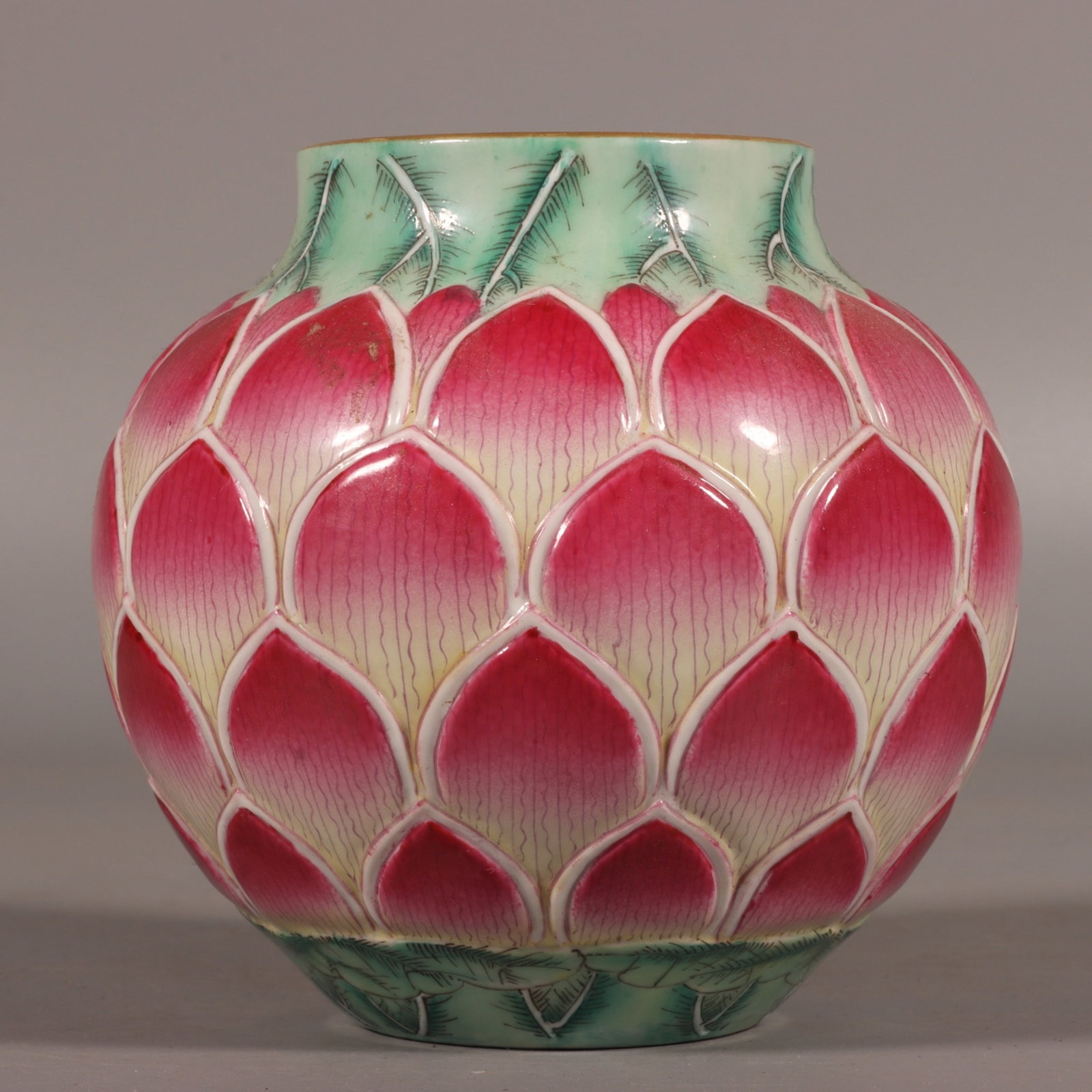 An Exquisite Enamel Lotus Pattern Jar: An Exquisite Enamel Lotus Pattern Jar,Qing Dynasty,China,Qianlong Six-character Mark,Size:4.3inx4.1in 珐琅彩莲花纹罐,中国清代,乾