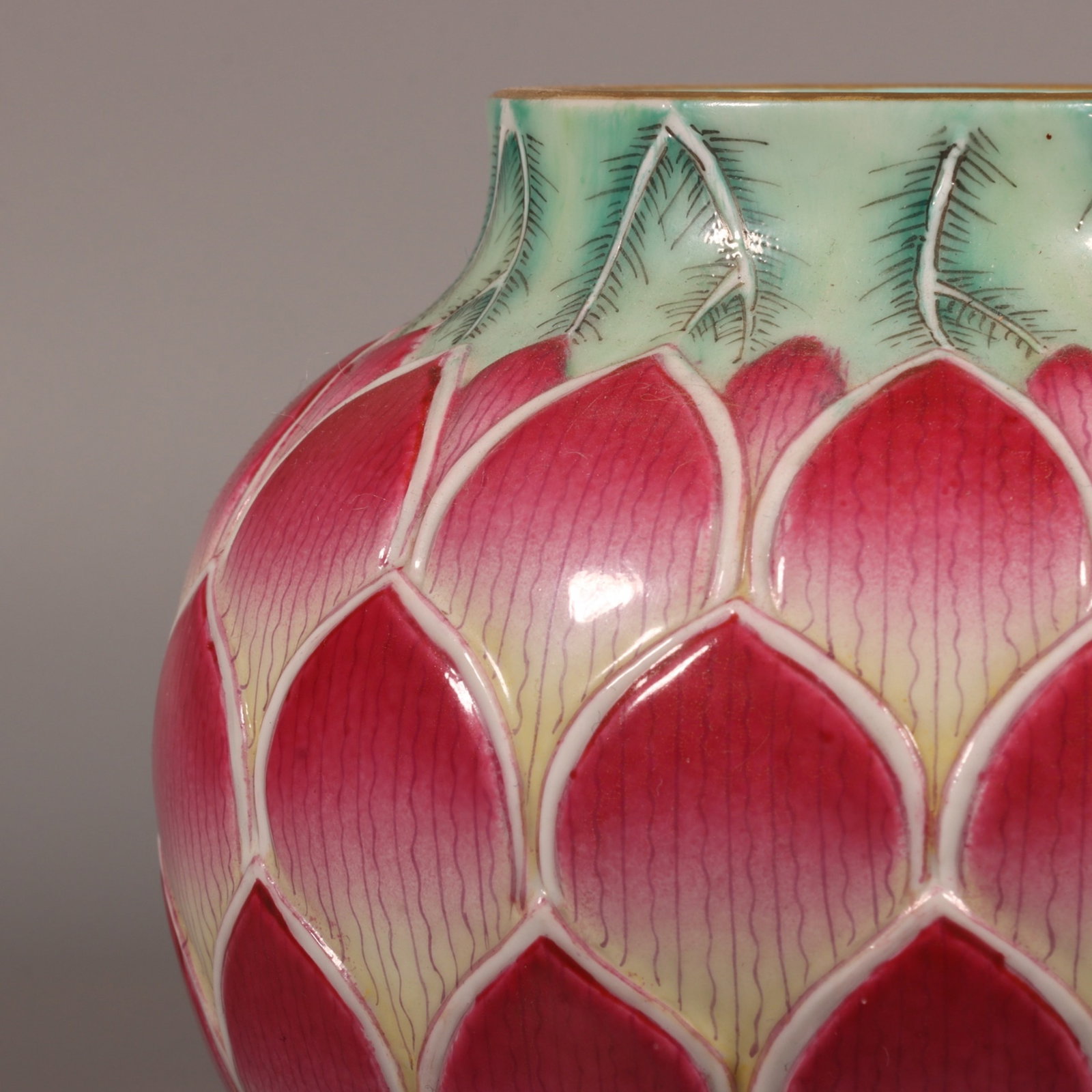 An Exquisite Enamel Lotus Pattern Jar - 3