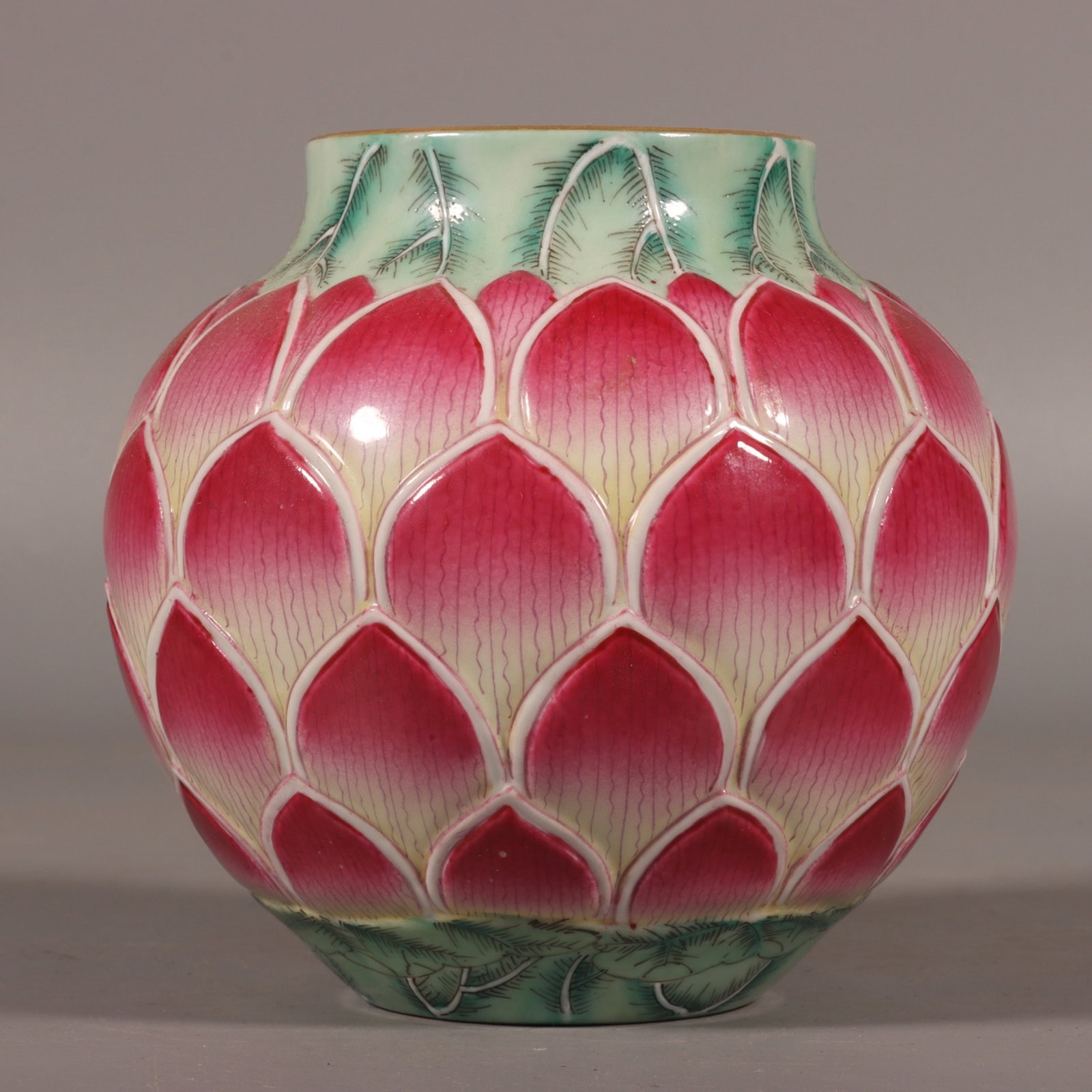 An Exquisite Enamel Lotus Pattern Jar - 4
