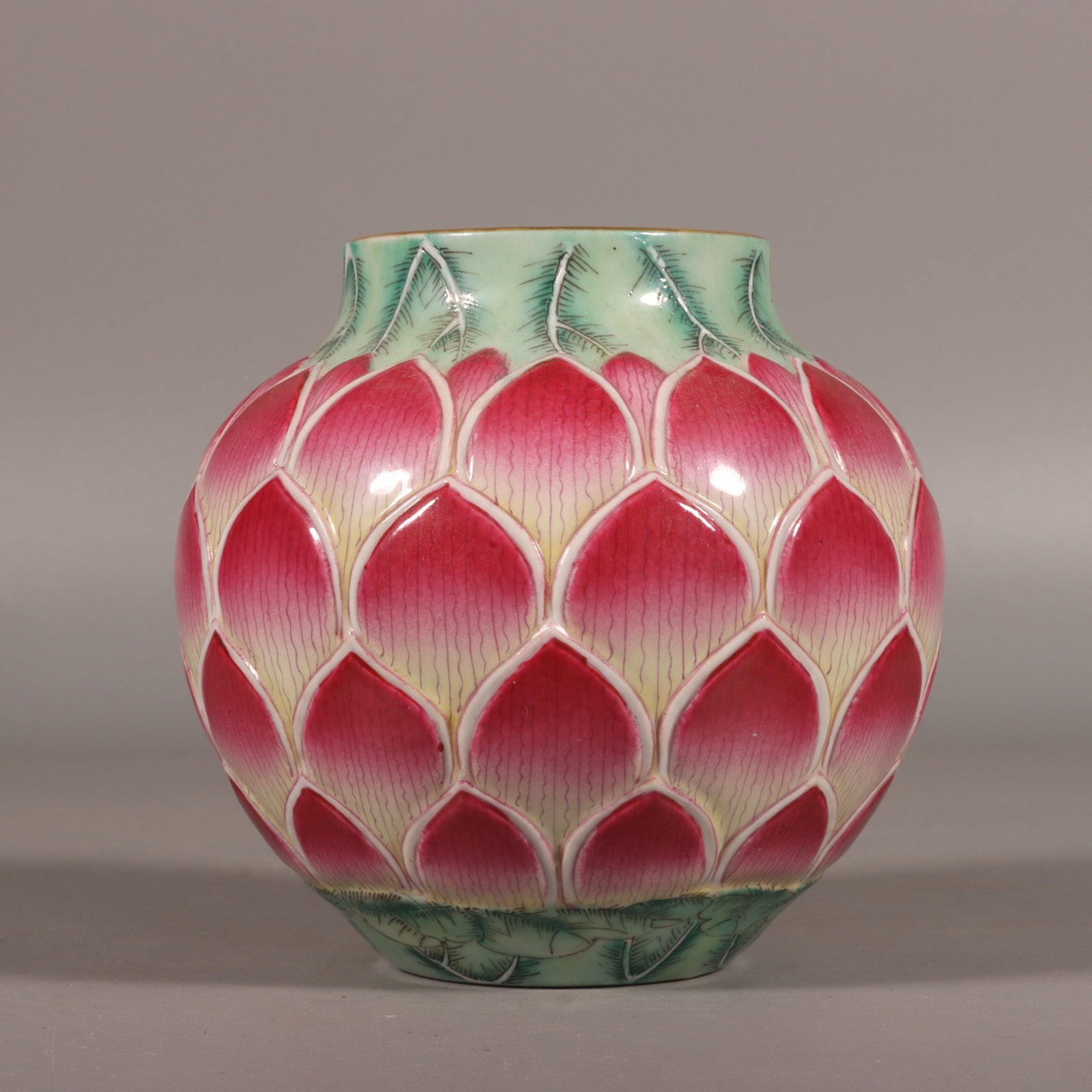 An Exquisite Enamel Lotus Pattern Jar - 6