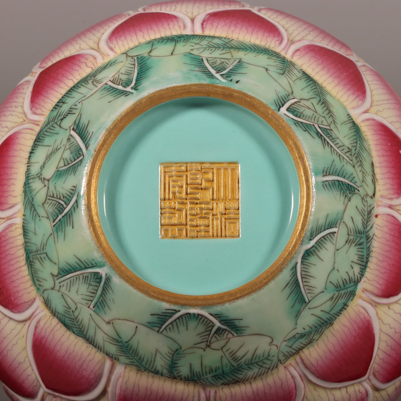 An Exquisite Enamel Lotus Pattern Jar - 7
