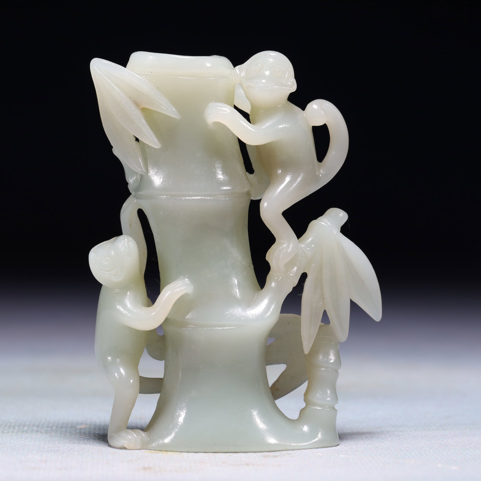 An Exquisite White Jade Monkey Bamboo Pattern Ornament: An Exquisite White Jade Monkey Bamboo Pattern Ornament,Qing Dynasty,China,Size:2inx1inx3.4in,Weight:163g