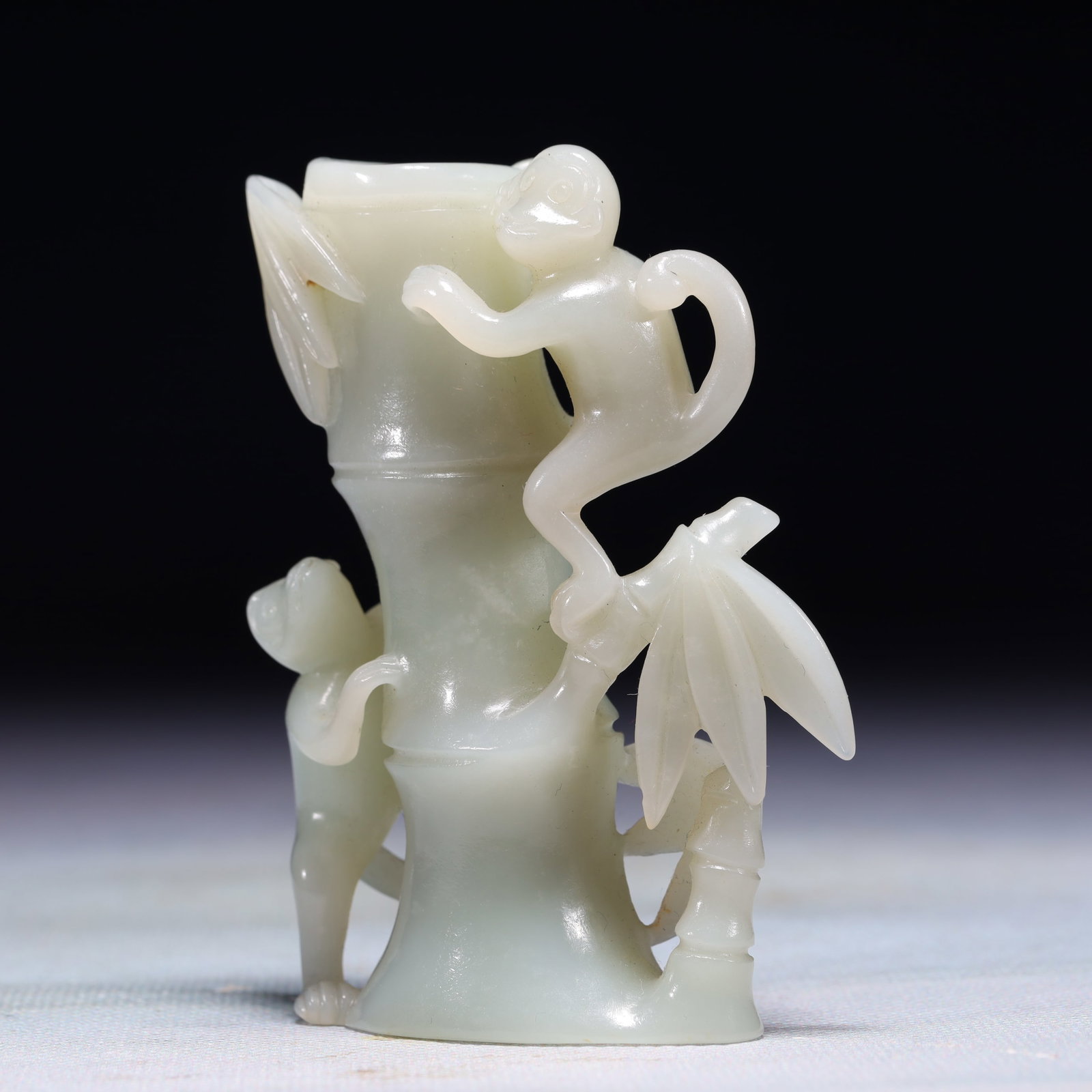 An Exquisite White Jade Monkey Bamboo Pattern Ornament - 2