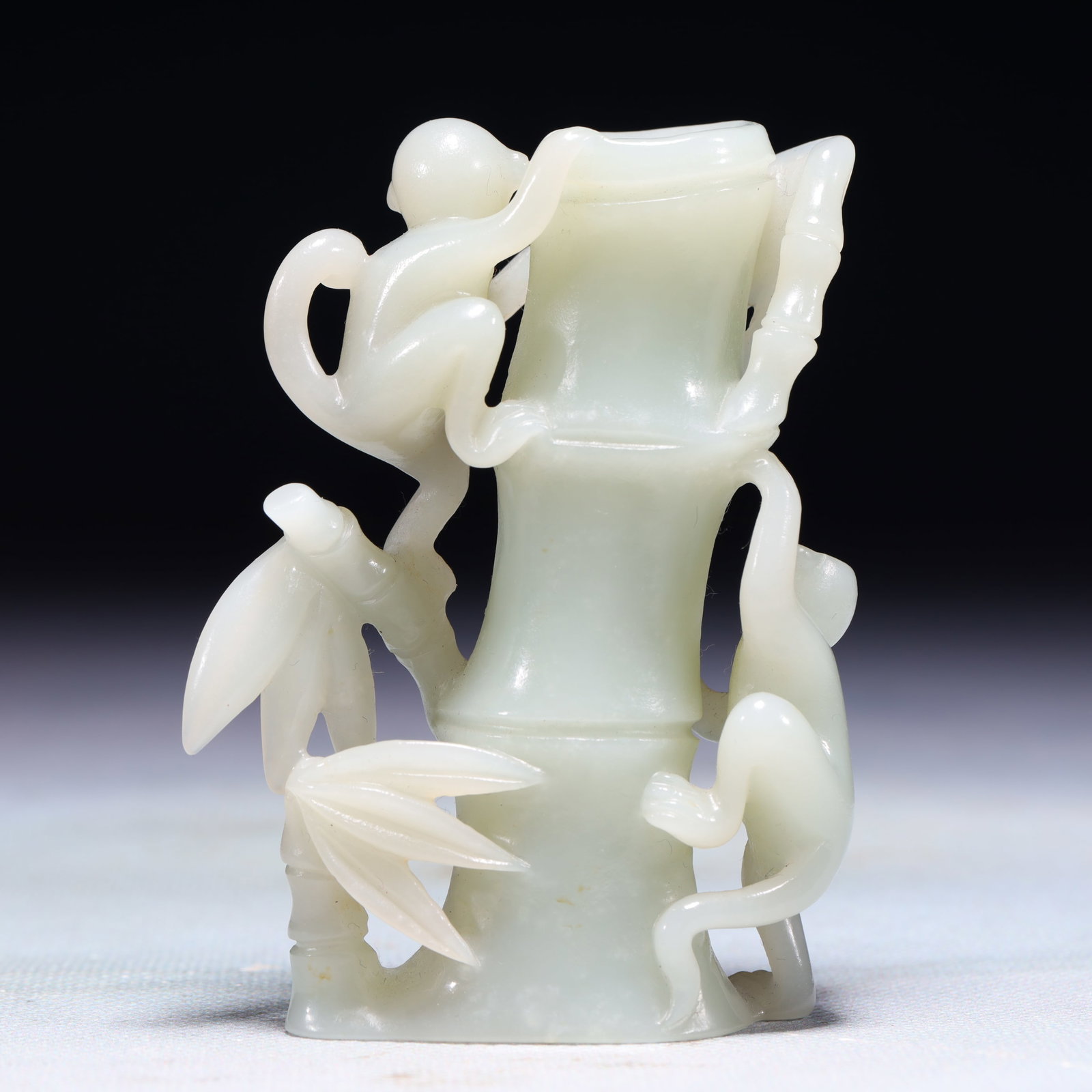 An Exquisite White Jade Monkey Bamboo Pattern Ornament - 5