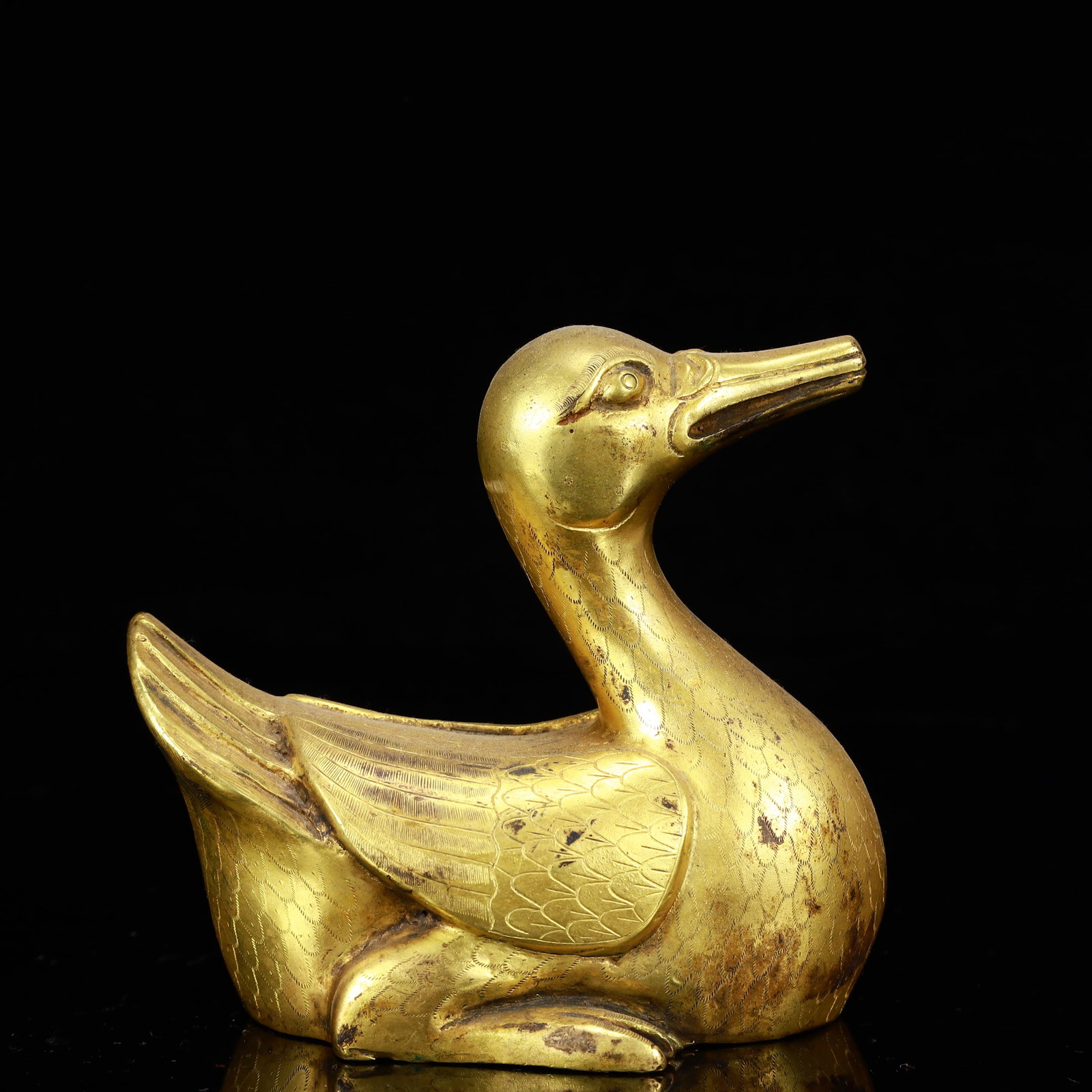 A Rare Gilt Bronze Duck Ornament: A Rare Gilt Bronze Duck Ornament,The Warring States period in China,Size:4.7inx2.8inx4.3in,Weight:550g 铜鎏金鸭摆件,中国战国时期