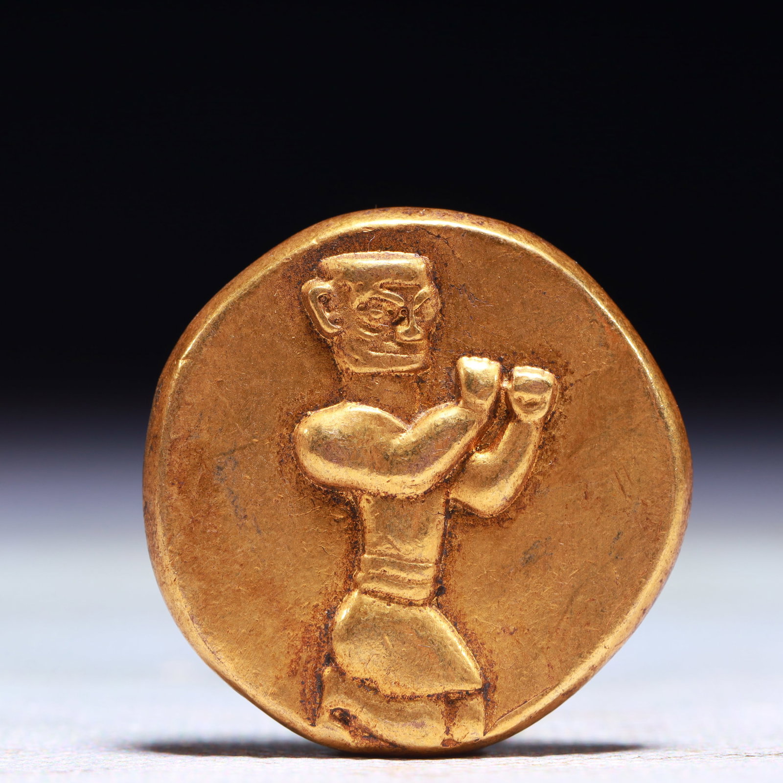 An Exquisite Gilt Bronze Cash Coin: An Exquisite Gilt Bronze Cash Coin,Shang Dynasty,China,Size:1.2in,Weight:29.6g 铜鎏金钱币,中国商代