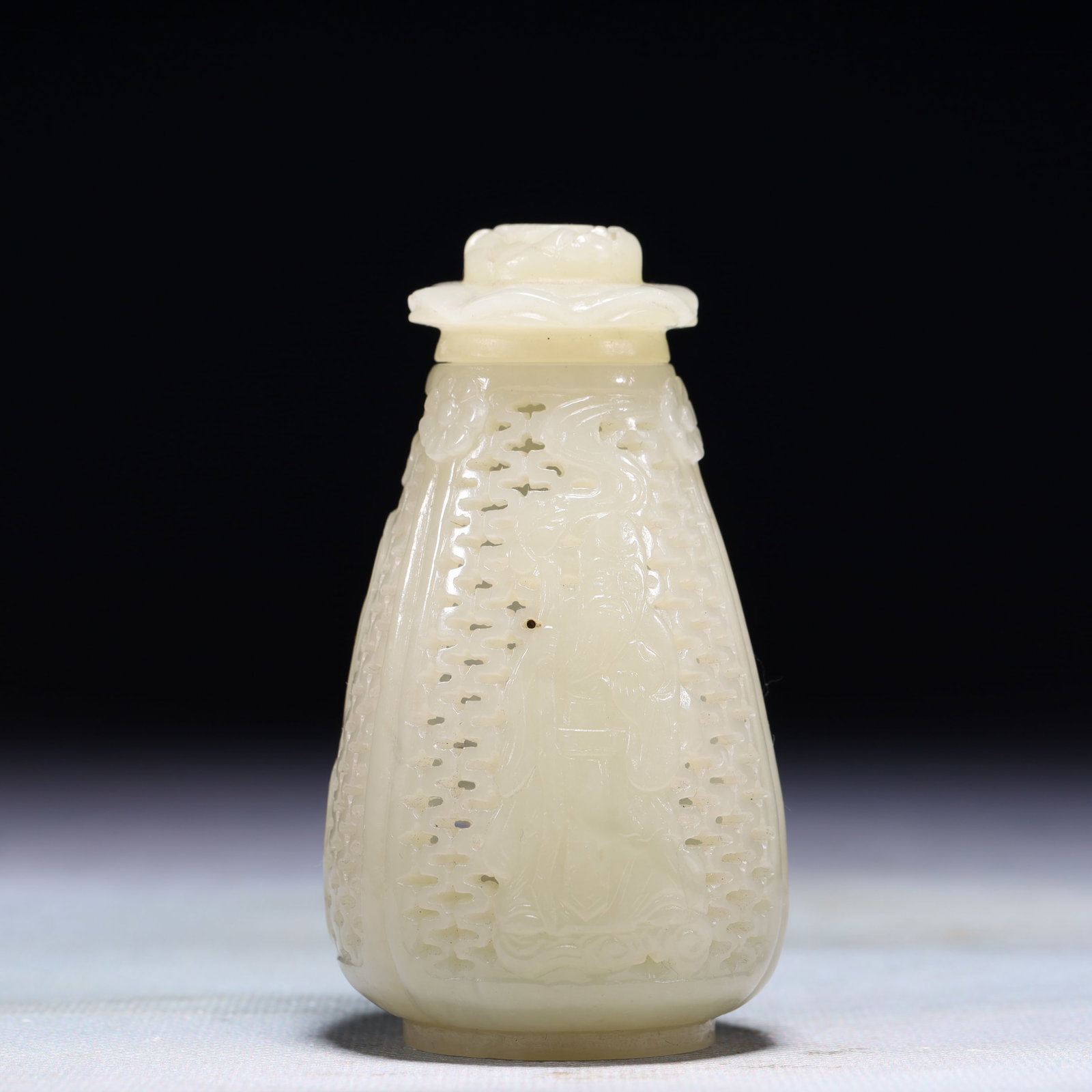 An Exquisite White Jade Figure Pattern Vase: An Exquisite White Jade Figure Pattern Vase,Qing Dynasty,China,Qianlong Four-character Mark,Size:1.8inx3.3in,Weight:132.5g