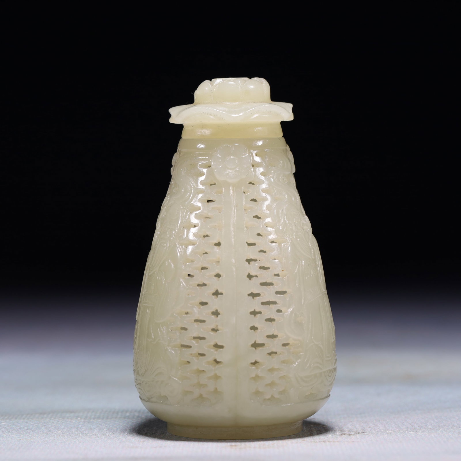 An Exquisite White Jade Figure Pattern Vase - 2