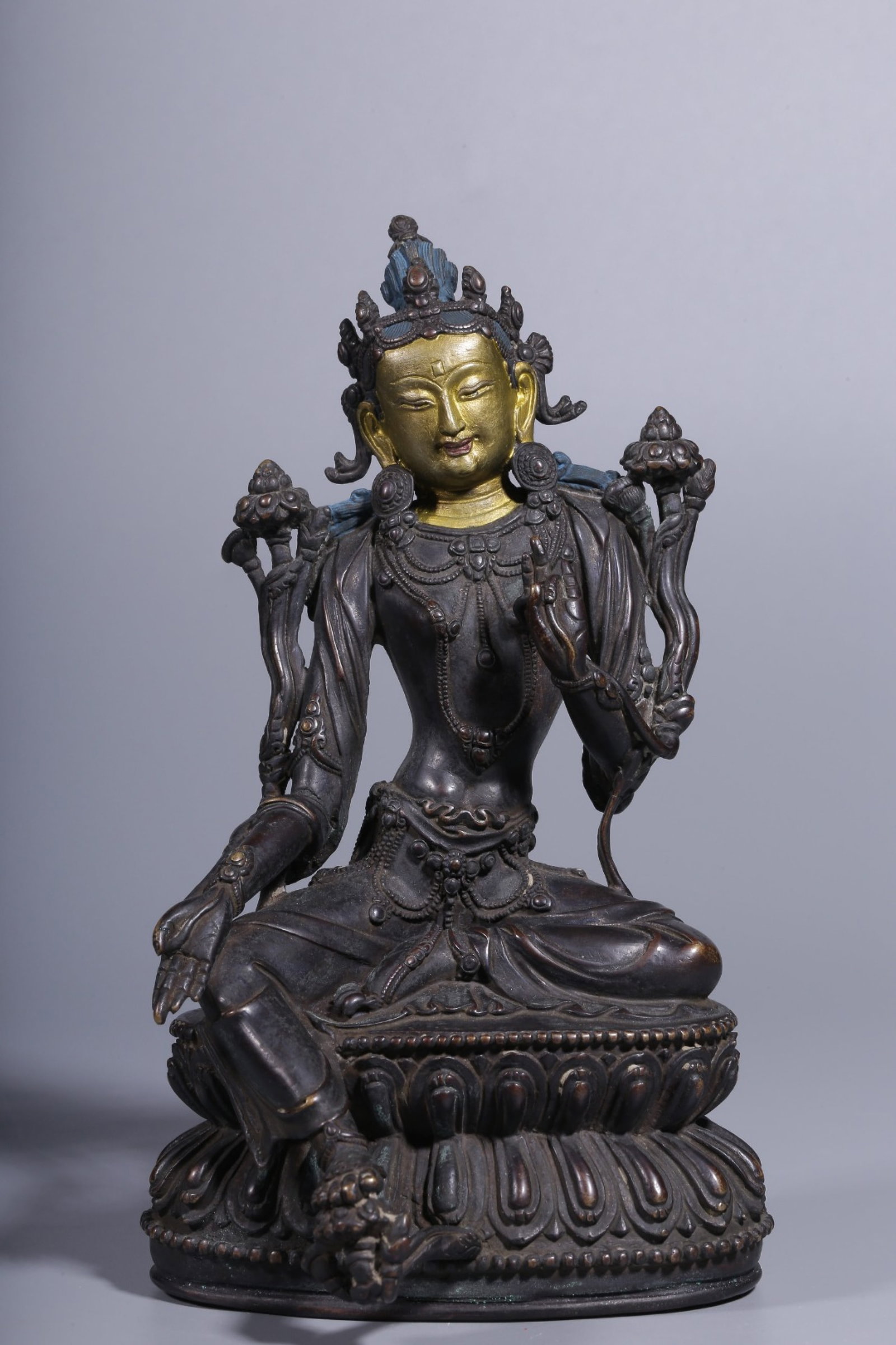 A Rare Gilt Bronze Statue of Tara: A Rare Gilt Bronze Statue of Tara,Qing Dynasty, China,Size:7.3inx4.3inx4.1in,Weight:935g 铜鎏金度母像,中国清代