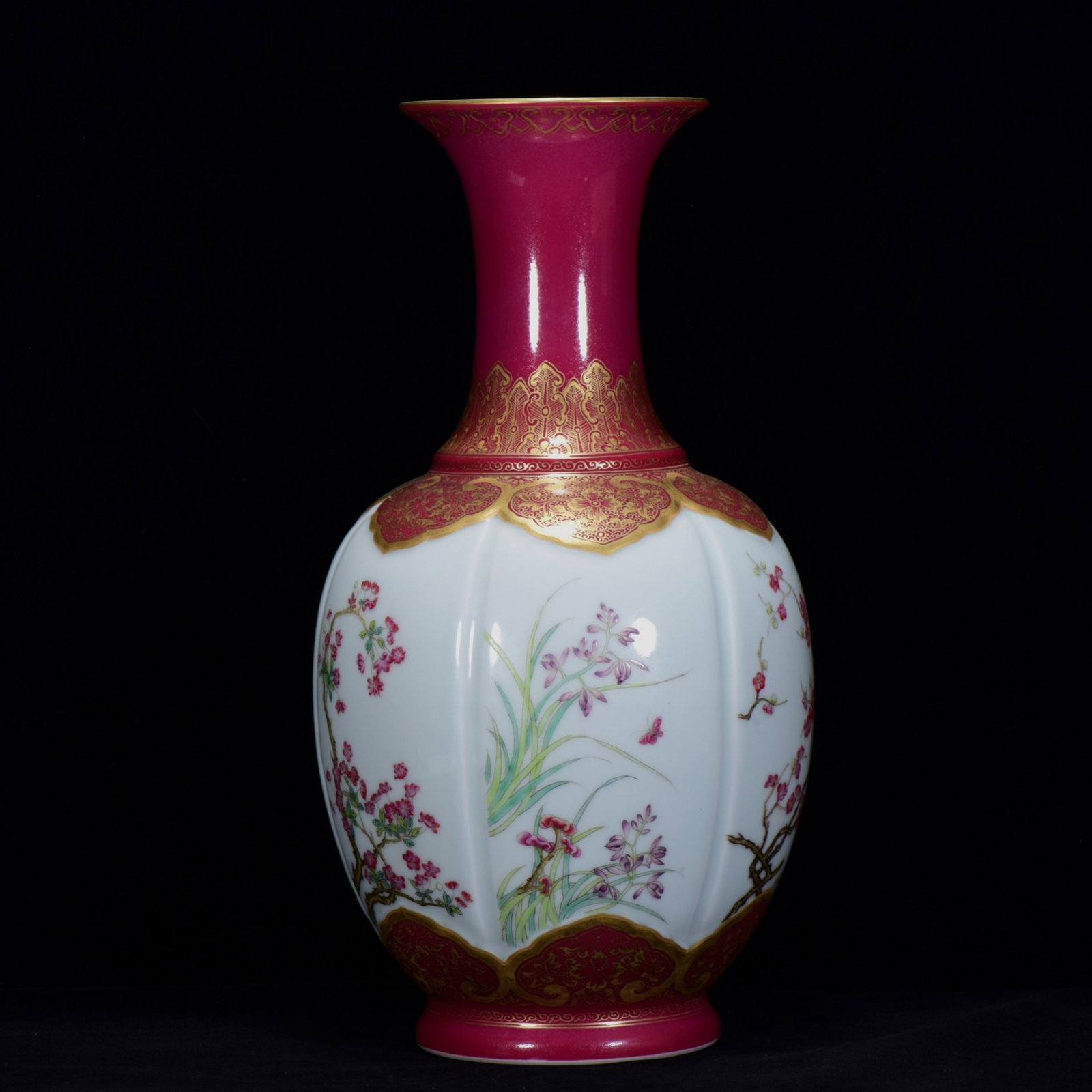 A Rare Ruby Red-Glazed Famille-Rose Painted Gold Flower Pattern Vase: A Rare Ruby Red-Glazed Famille-Rose Painted Gold Flower Pattern Vase,Qing Dynasty,China,Qianlong Six-character Mark,Size:13.4inx7.1in 胭脂红粉彩描金花&#