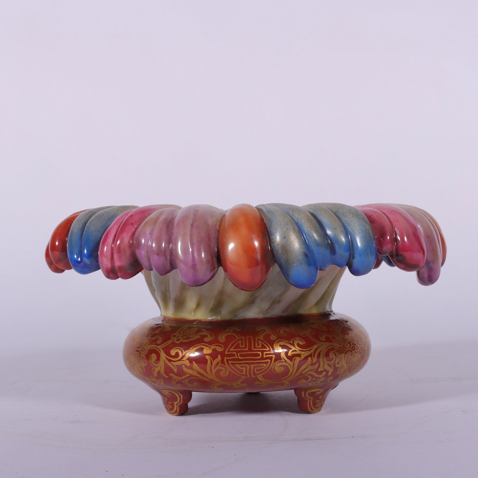 An Exquisite Enamel Iron-Red Painted Gold Lotus Pattern Brush Washer: An Exquisite Enamel Iron-Red Painted Gold Lotus Pattern Brush Washer,Qing Dynasty,China,Qianlong Six-character Mark,Size:3inx6.1in 珐琅彩矾红描金缠ĉ