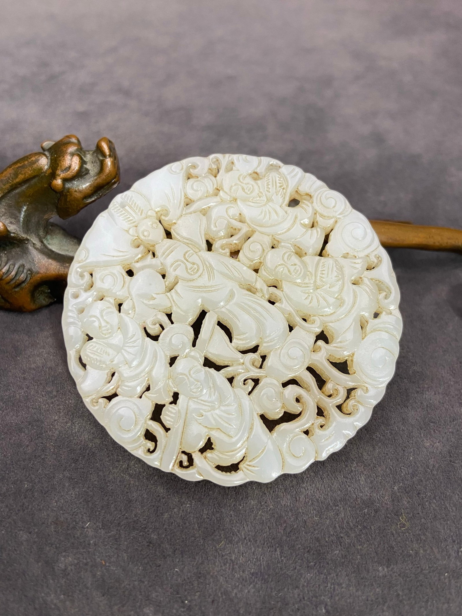 An Exquisite White Jade Hollow Figure Pattern Pendant: An Exquisite White Jade Hollow Figure Pattern Pendant,Qing Dynasty,China,Size:2.4inx0.2in,Weight:36g 白玉镂空人物纹挂件,中国清&#