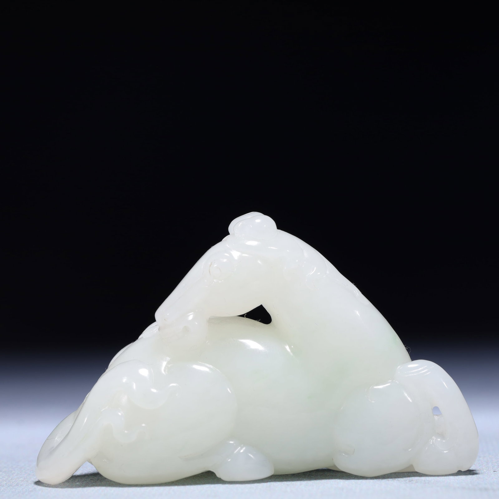 An Exquisite White Jade Horse Ornament: An Exquisite White Jade Horse Ornament,Qing Dynasty,China,Size:3.1inx1inx1.8in,Weight:128.7g 白玉骏马摆件,中国清代