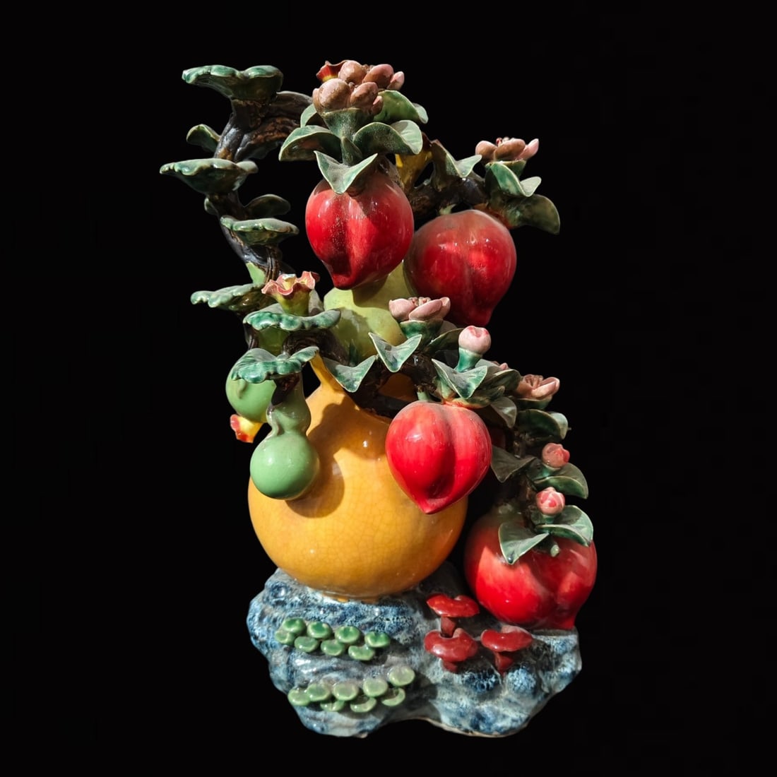 A Huge Shiwan yao Peach Ornament: A Huge Shiwan yao Peach Ornament,the Republic of China,With Mark,Size:12.6inx7.9inx18.1in
