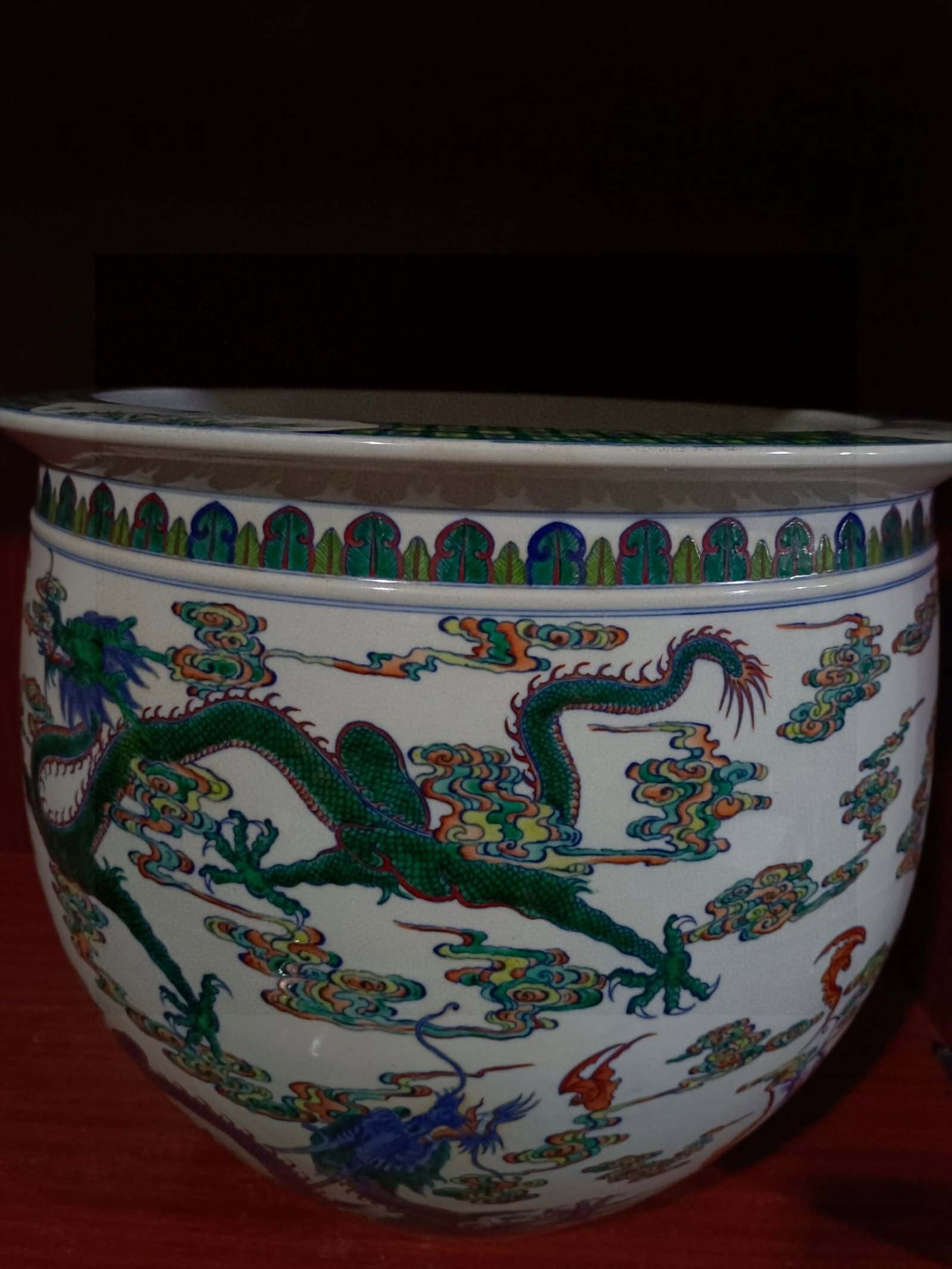 A Huge Wucai Auspicious Cloud and Dragon Pattern Jar - 3