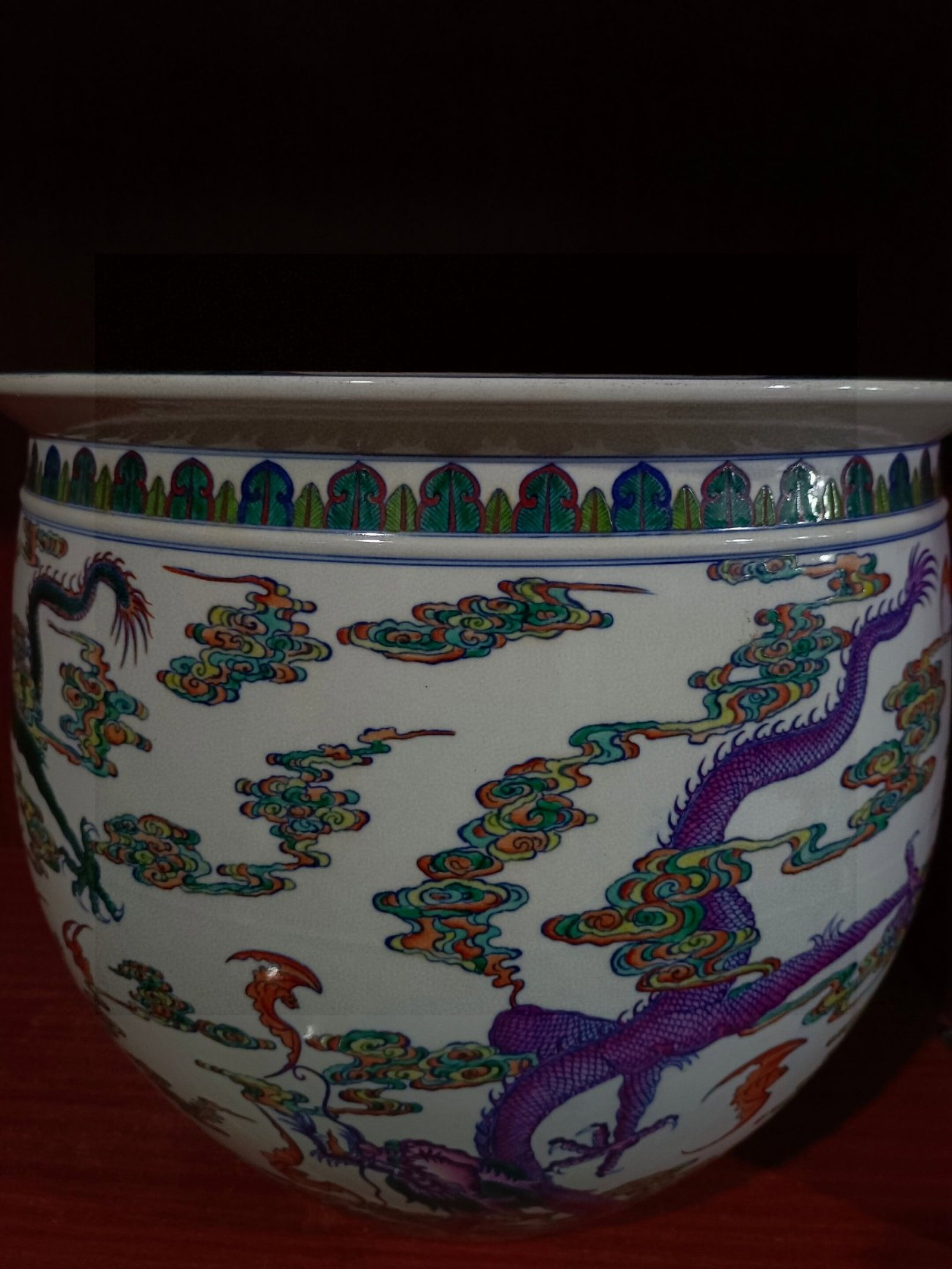 A Huge Wucai Auspicious Cloud and Dragon Pattern Jar - 4