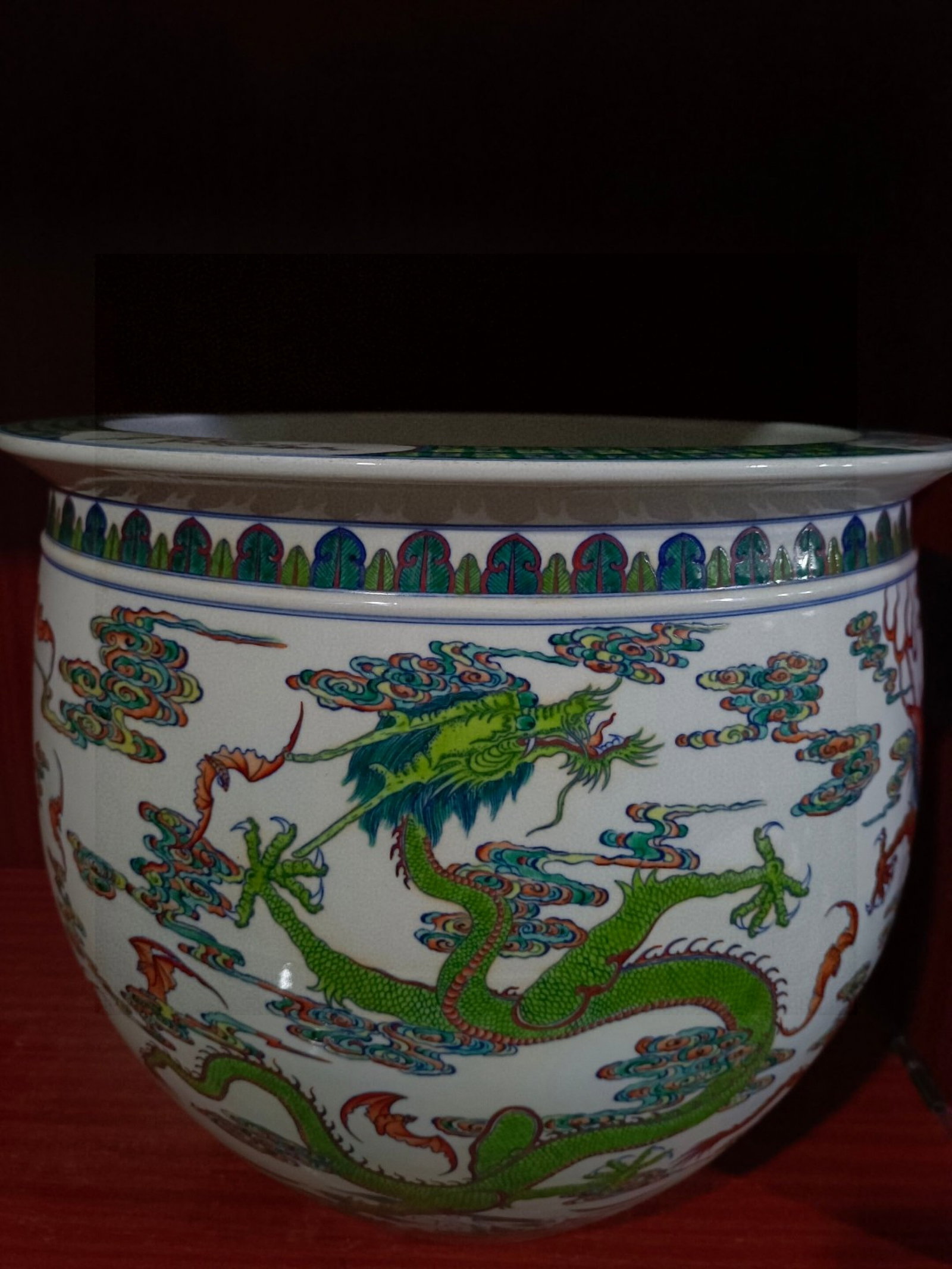 A Huge Wucai Auspicious Cloud and Dragon Pattern Jar - 6