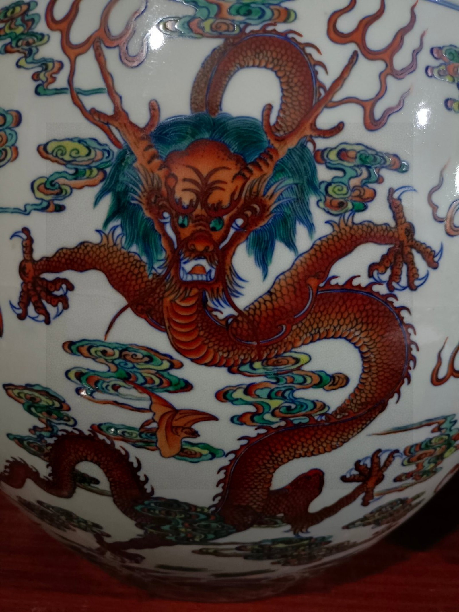 A Huge Wucai Auspicious Cloud and Dragon Pattern Jar - 7