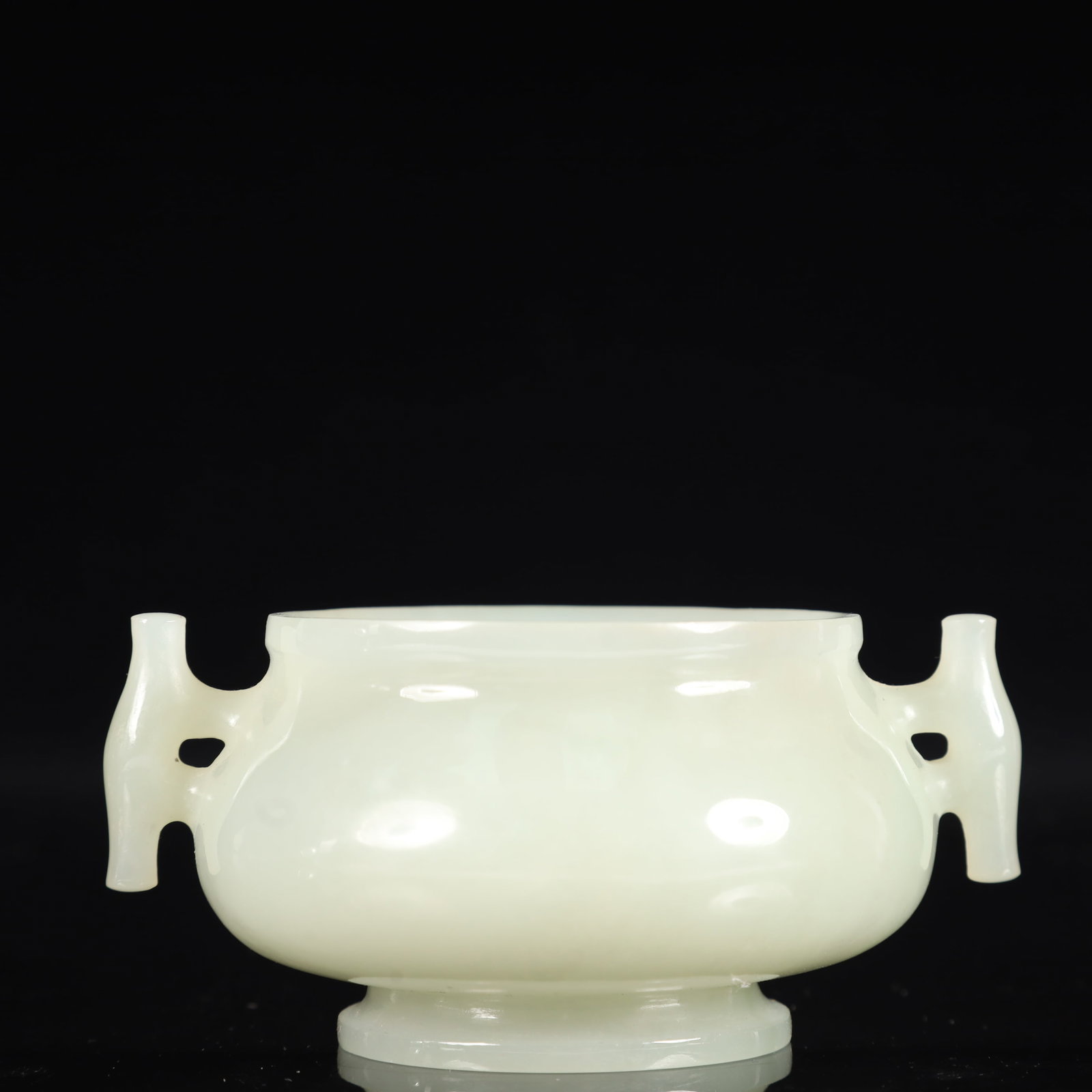An Exquisite White Jade Double-Ears Censer: An Exquisite White Jade Double-Ears Censer,Qing Dynasty, China,Size:4.1inx3.5inx2in,Weight:200g 白玉双耳香炉,中国清代