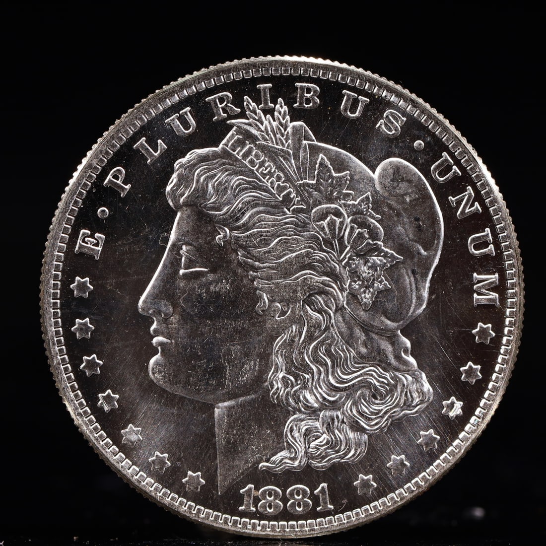 USA Morgan Dollar 1881 Coin: Obv: profile bust with date below and E PLURIBUS UNUM legend and stars around. Rev: eagle with In God we trust above within wreath with UNITED STATES OF AMERICA ONE DOLLAR legend. IN GOD WE TRUST / LI