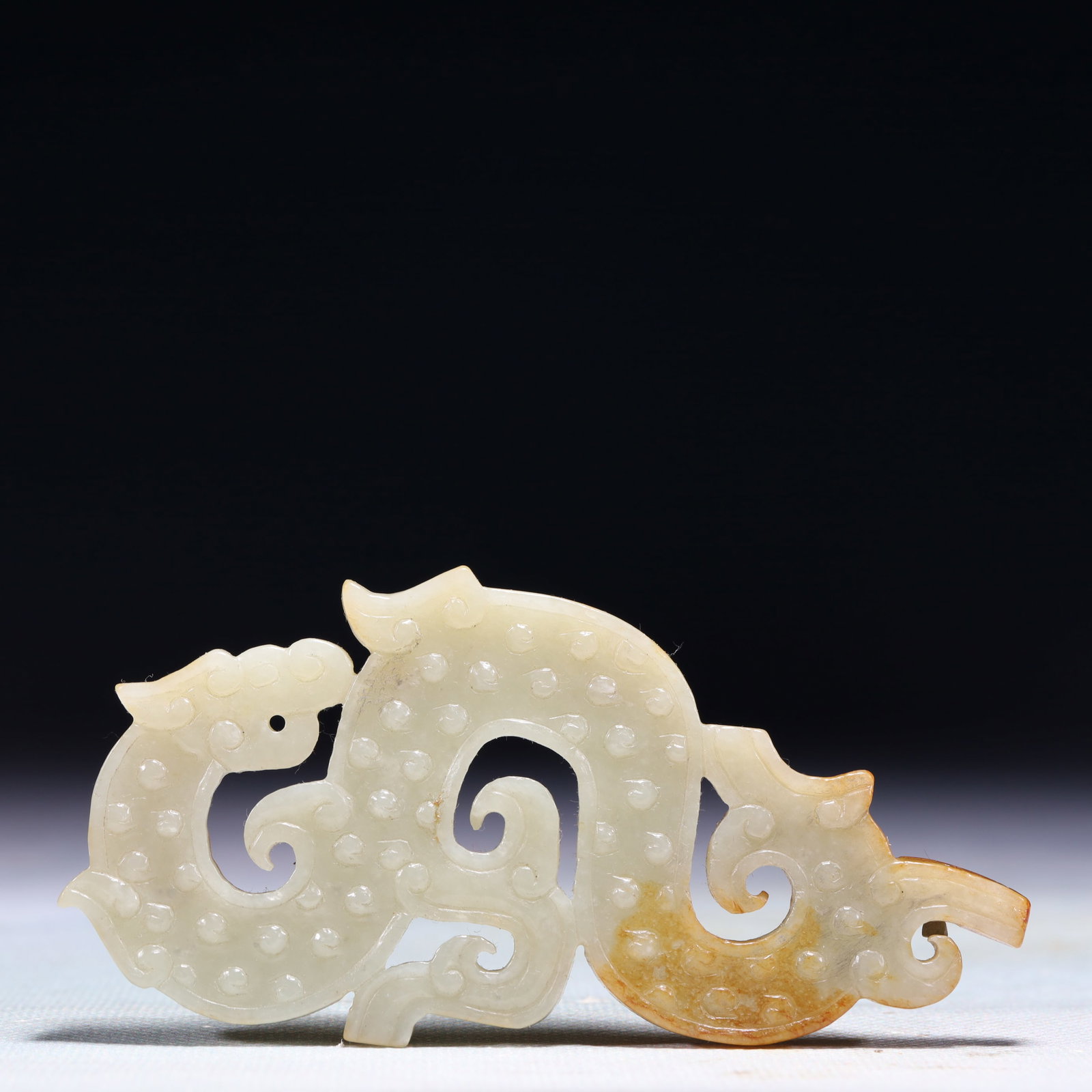 An Exquisite White Jade Dragon Pattern Pendant: An Exquisite White Jade Dragon Pattern Pendant,Qing Dynasty,China,Size:4.1inx2in,Weight:55.8g 白玉龙纹佩,中国清代