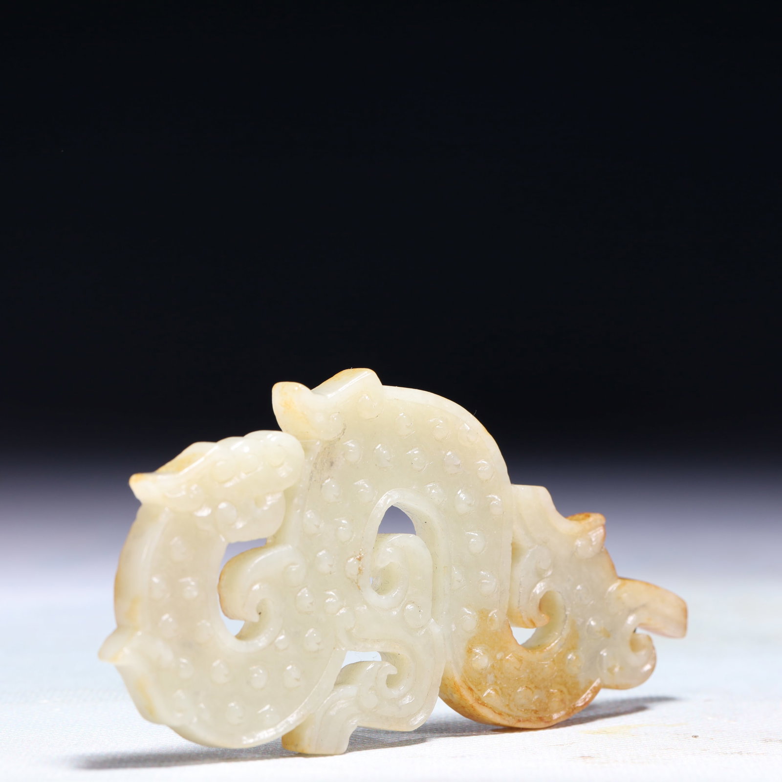 An Exquisite White Jade Dragon Pattern Pendant - 3