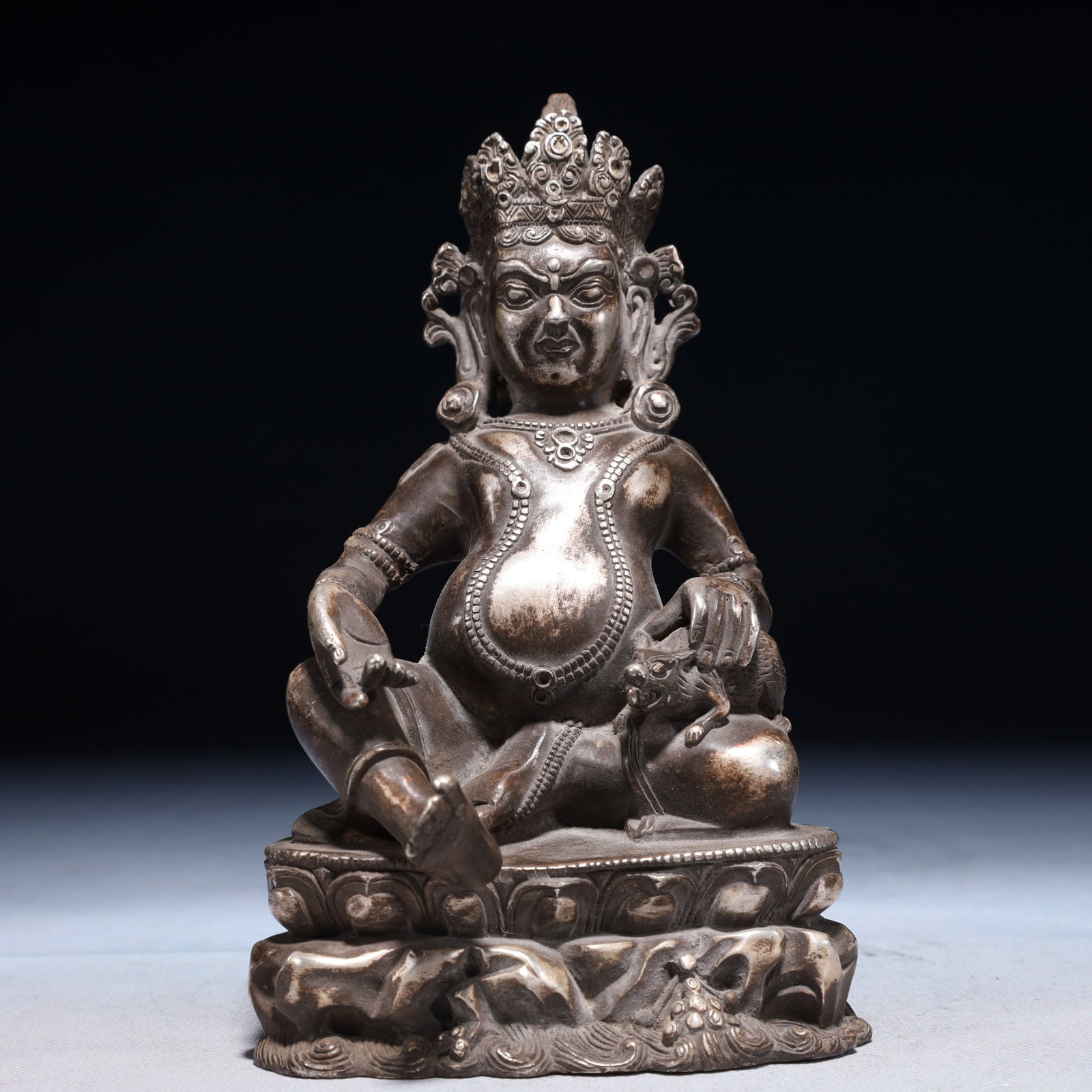 A Solemn Silver-plated Bronze Statue of Mammon: A Solemn Silver-plated Bronze Statue of Mammon,Qing Dynasty,China,Size:4.7inx3.5inx7.1in,Weight:800g 铜镀银财神像,中国清代