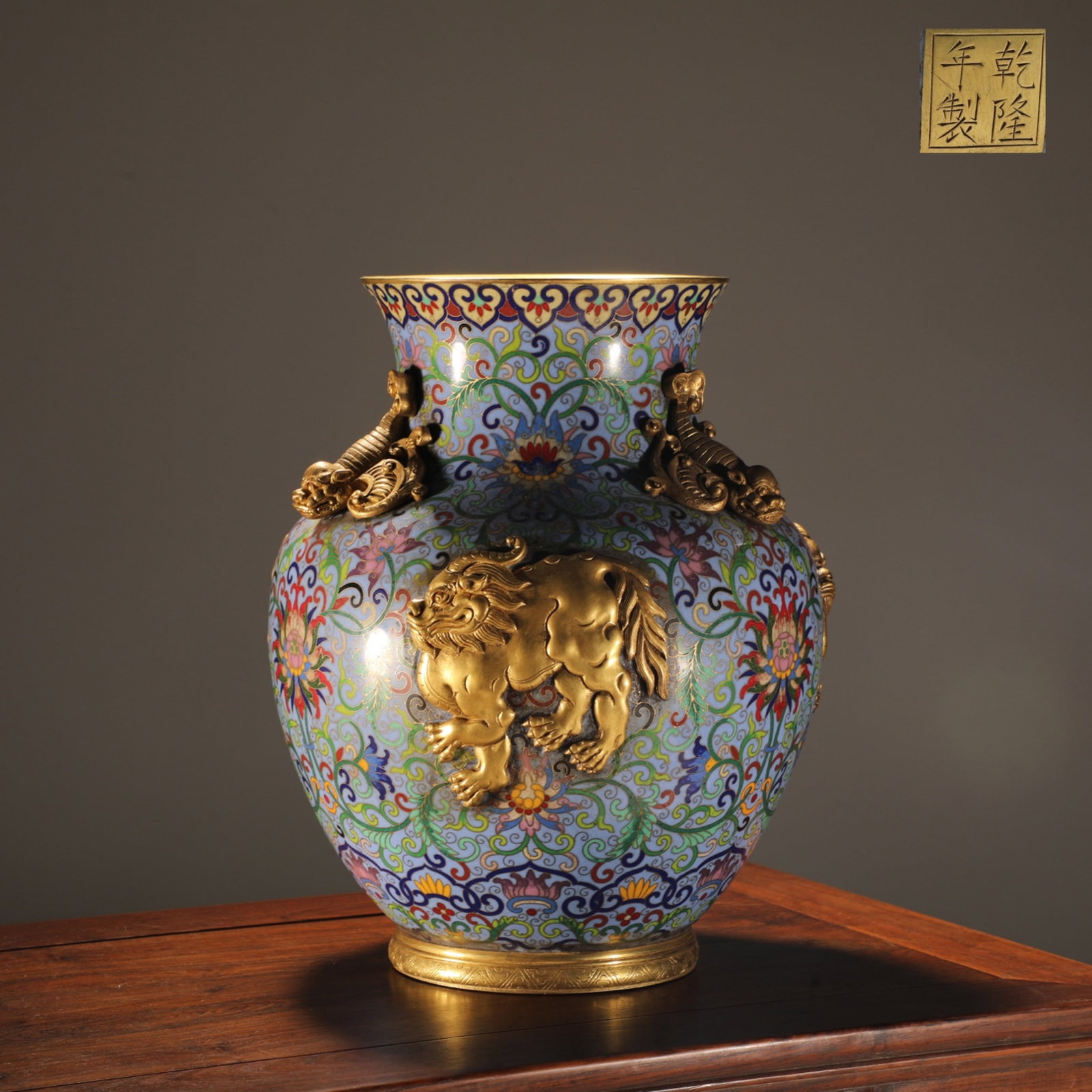 An Exquisite Cloisonne Bats and Peach Pattern Vase: An Exquisite Cloisonne Bats and Peach Pattern Vase,Qing Dynasty,China,Qianlong Four-character Mark,Size:10.6inx8.7in,Weight:6400g