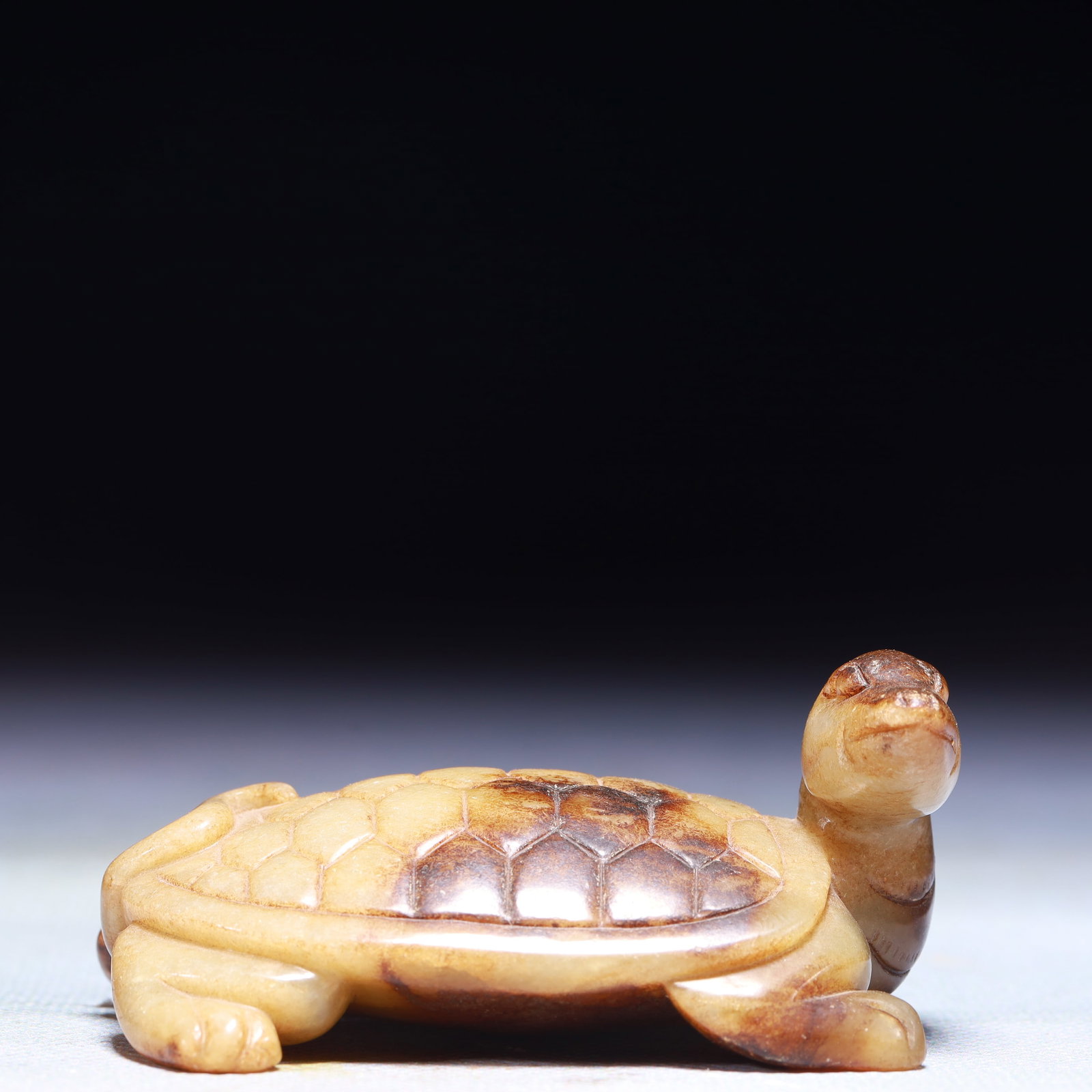 An Exquisite Archaic Jade Turtle Ornament: An Exquisite Archaic Jade Turtle Ornament,Ancient Time,China,Size:2.8inx1.4inx1.2in,Weight:139g 高古玉龟摆件中国远古时期
