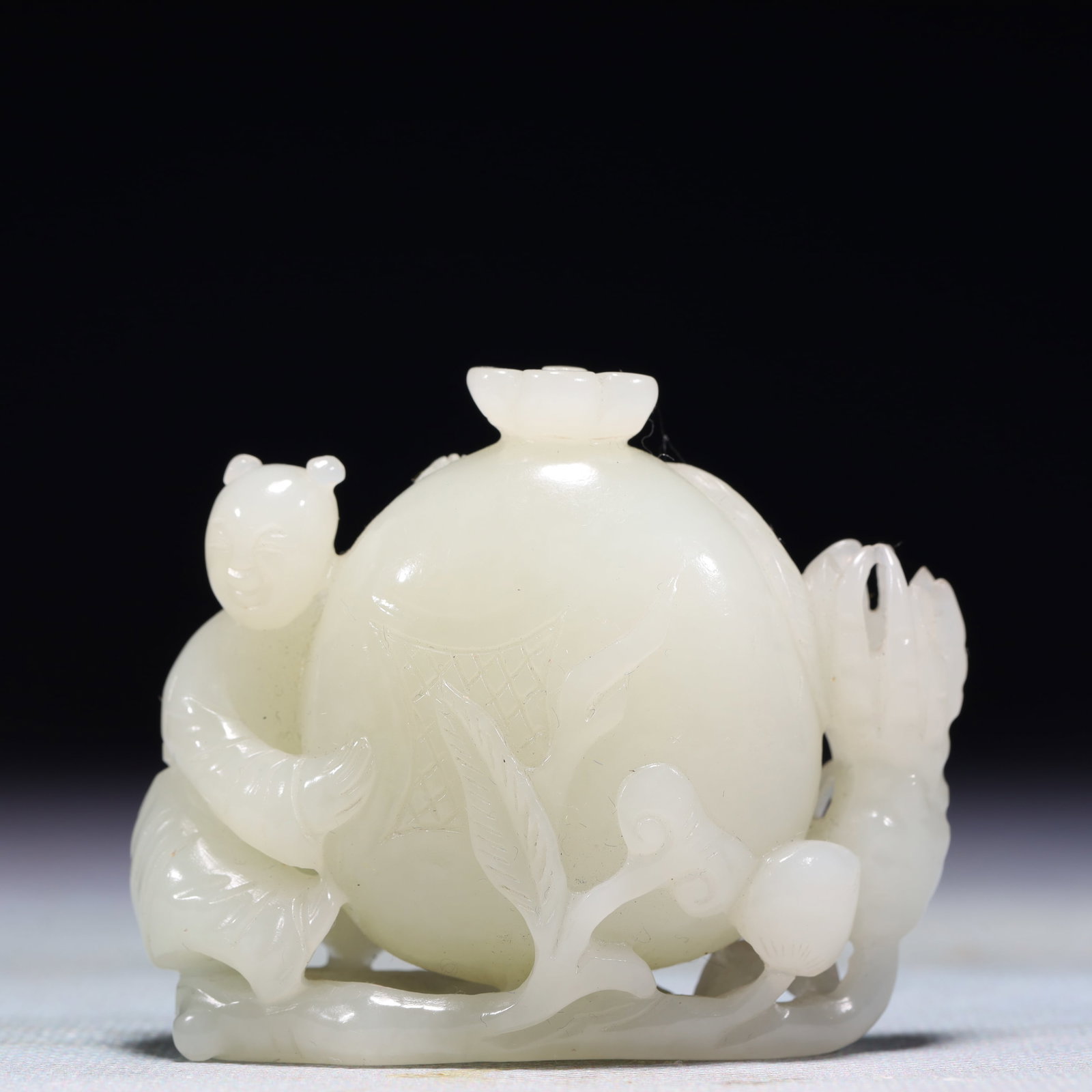 An Exquisite White Jade Figure Pattern Ornament (1 of 6)