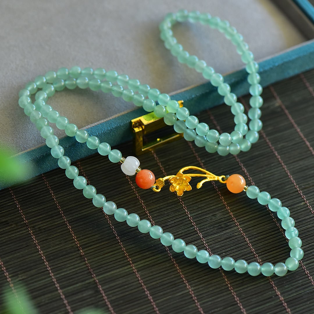 An Exquisite Greenish Jade Necklace: An Exquisite Greenish Jade Necklace,Size:0.2in 青玉项链