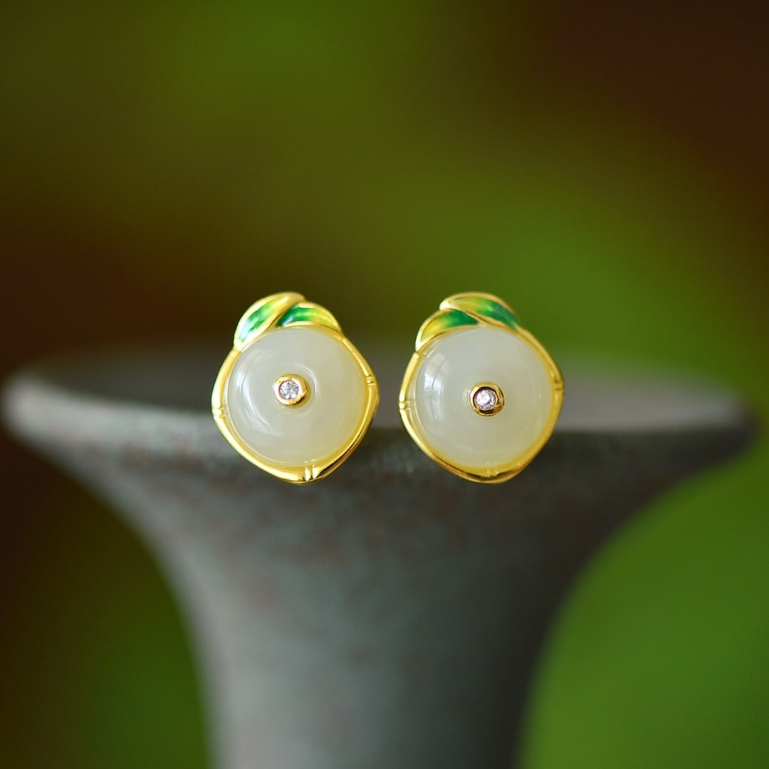 A Pair of Exquisite Sterling Silver-Gold Plated Inlaid White Jade Earrings: A Pair of Exquisite Sterling Silver-Gold Plated Inlaid White Jade Earrings,Size:0.4inx0.4in 一对纯银镀金镶白玉耳环