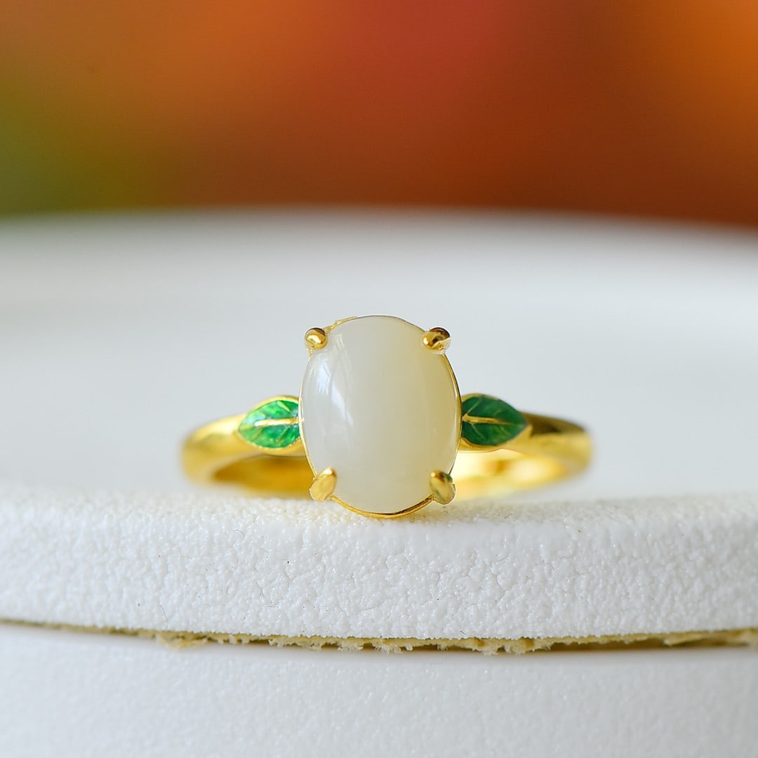 An Exquisite Sterling Silver-Gold Plated Inlaid White Jade Ring: An Exquisite Sterling Silver-Gold Plated Inlaid White Jade Ring,Size:0.3inx0.4in 纯银镀金镶白玉戒指