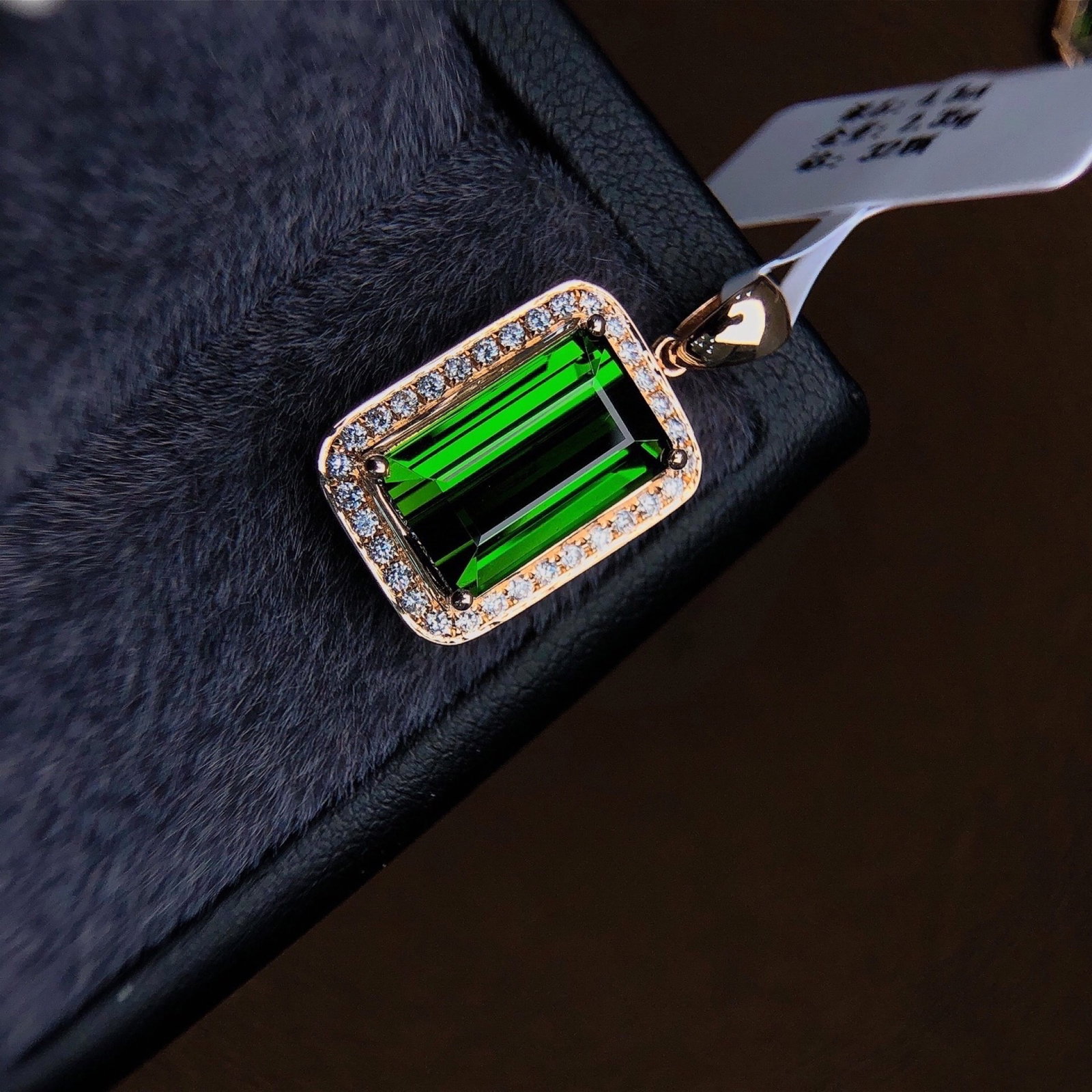 4.3Ctw Sterling Silver-Gold Plated Inlaid Natural Tourmaline Necklace: 4.3Ctw Sterling Silver-Gold Plated Inlaid Natural Tourmaline Necklace,Size:0.5inx0.3in 4.3Ctw纯银镀金嵌天然碧玺项链
