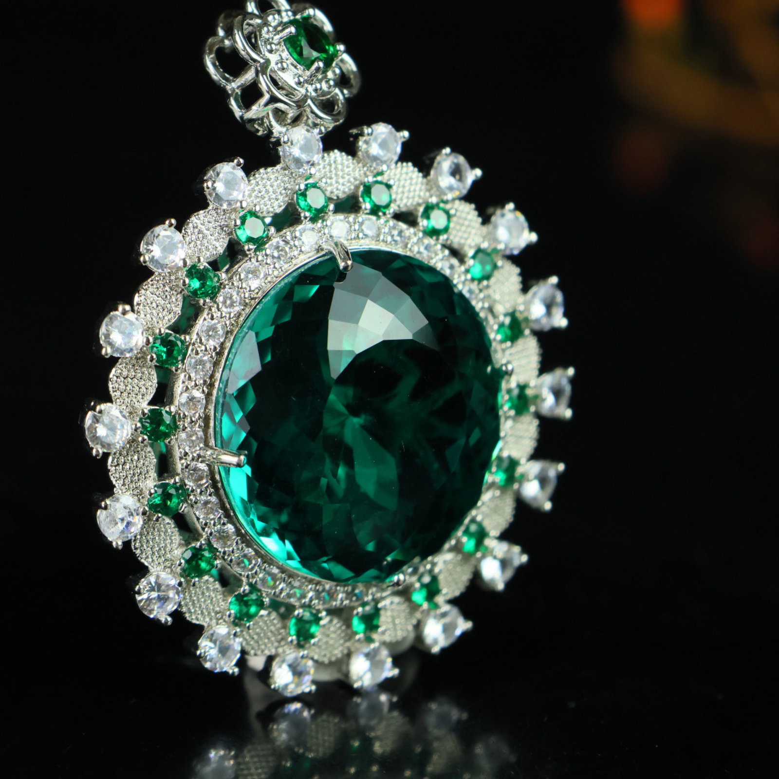 An Exquisite Pendant - 3