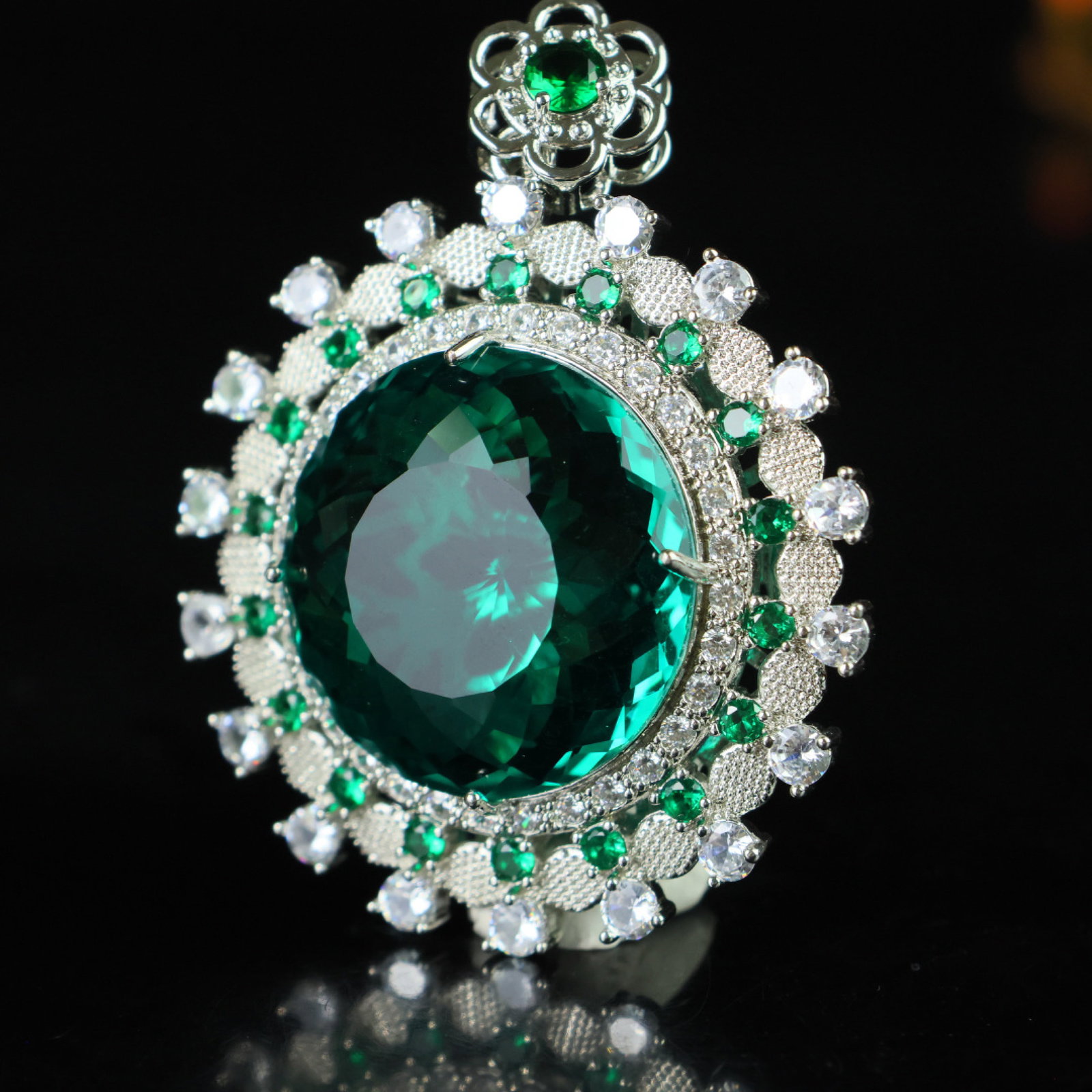 An Exquisite Pendant - 4