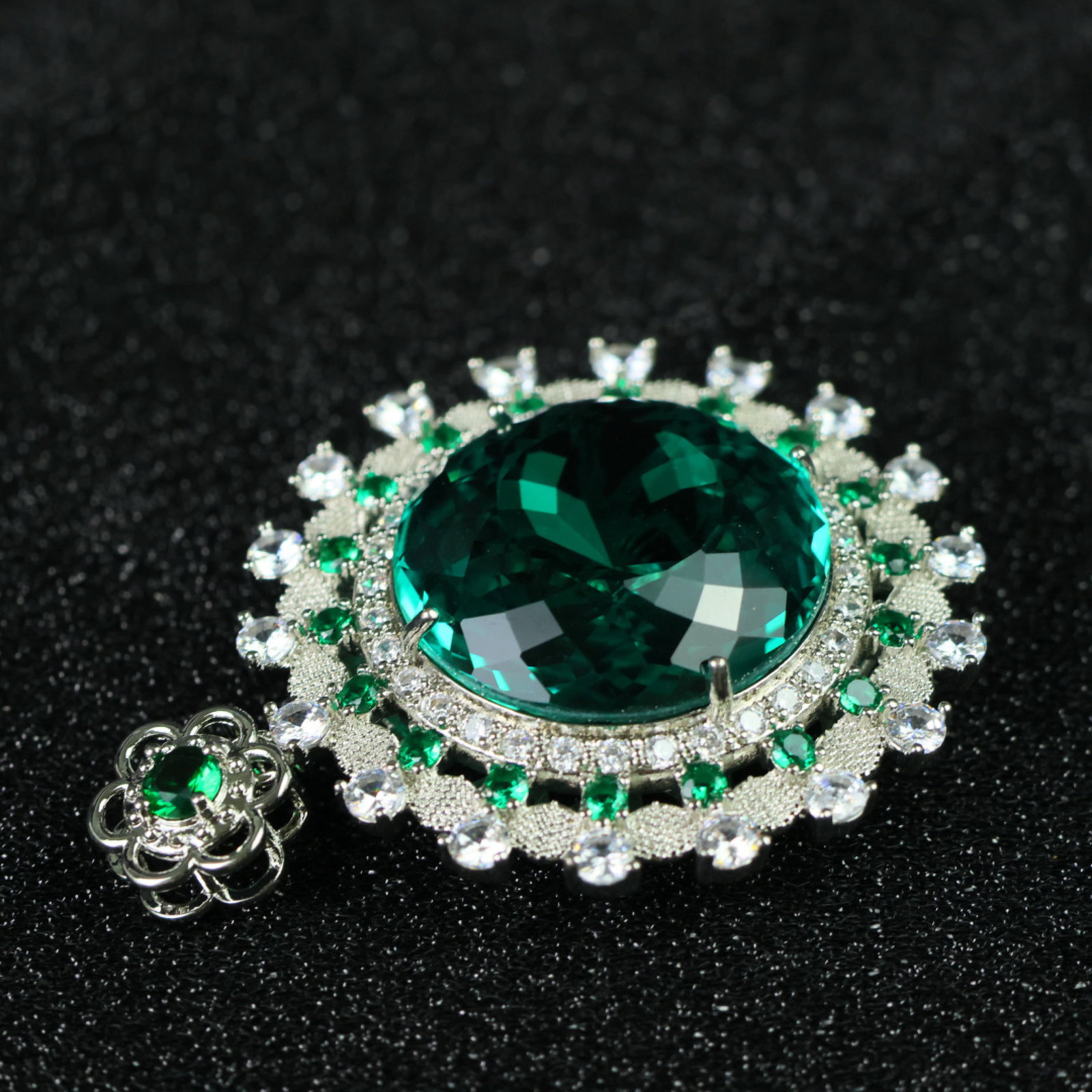 An Exquisite Pendant - 7